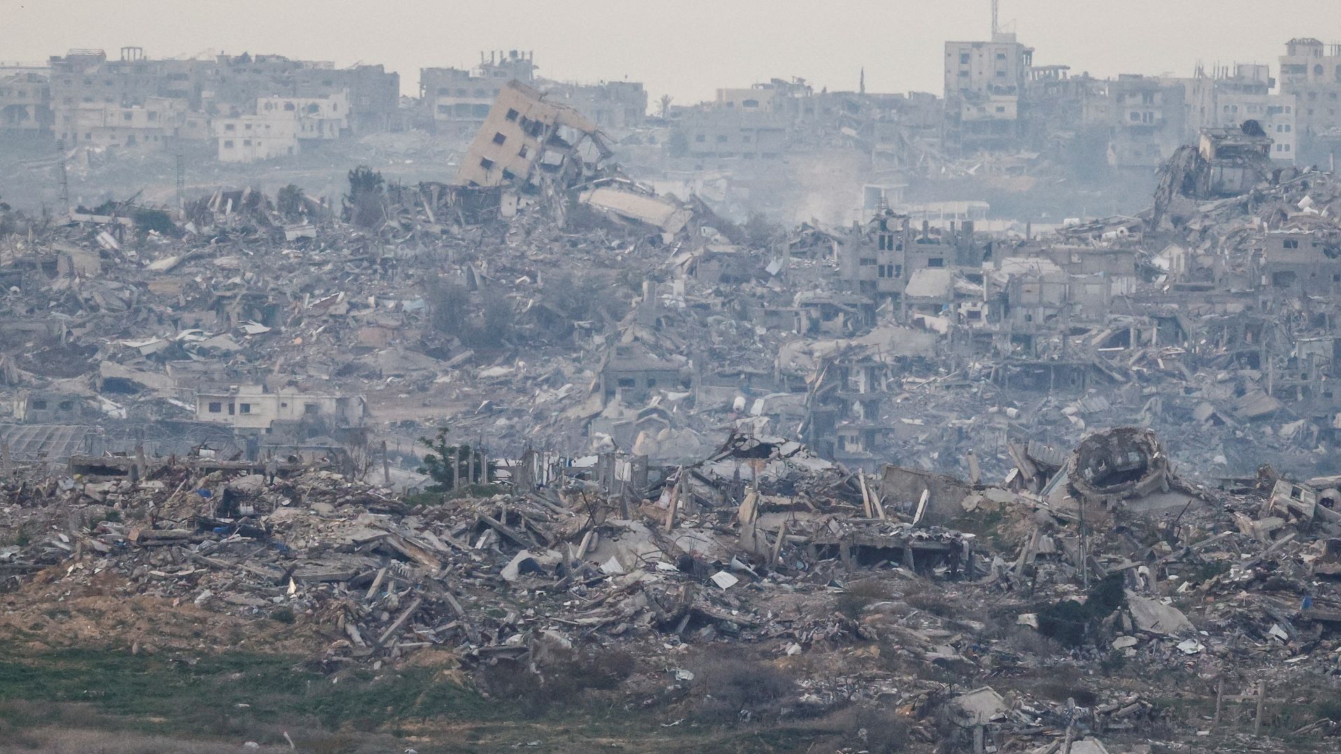 Destroyed buildings northern Gaza, seen from Israel. /Amir Cohen/Reuters
