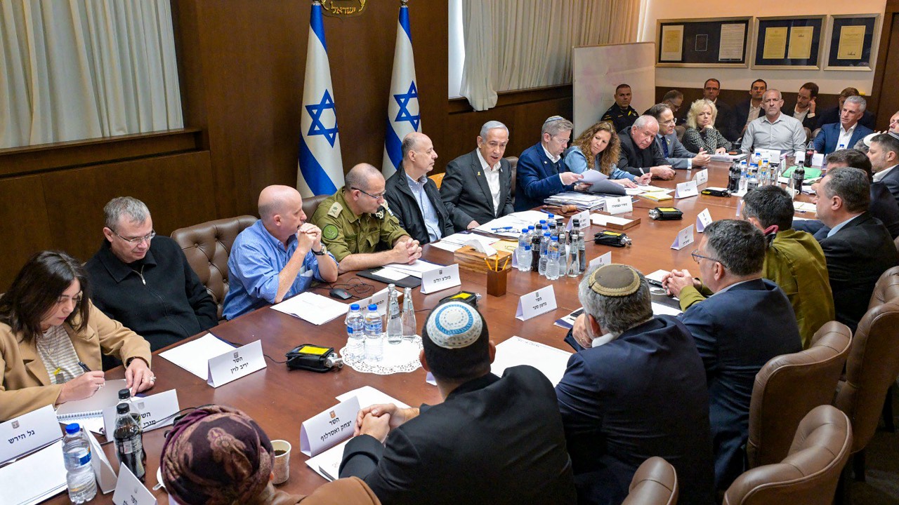 Israel Prime Minister Benjamin Netanyahu led the security cabinet meeting to vote on the Gaza ceasefire deal. /Koby Gideon/GPO/AFP