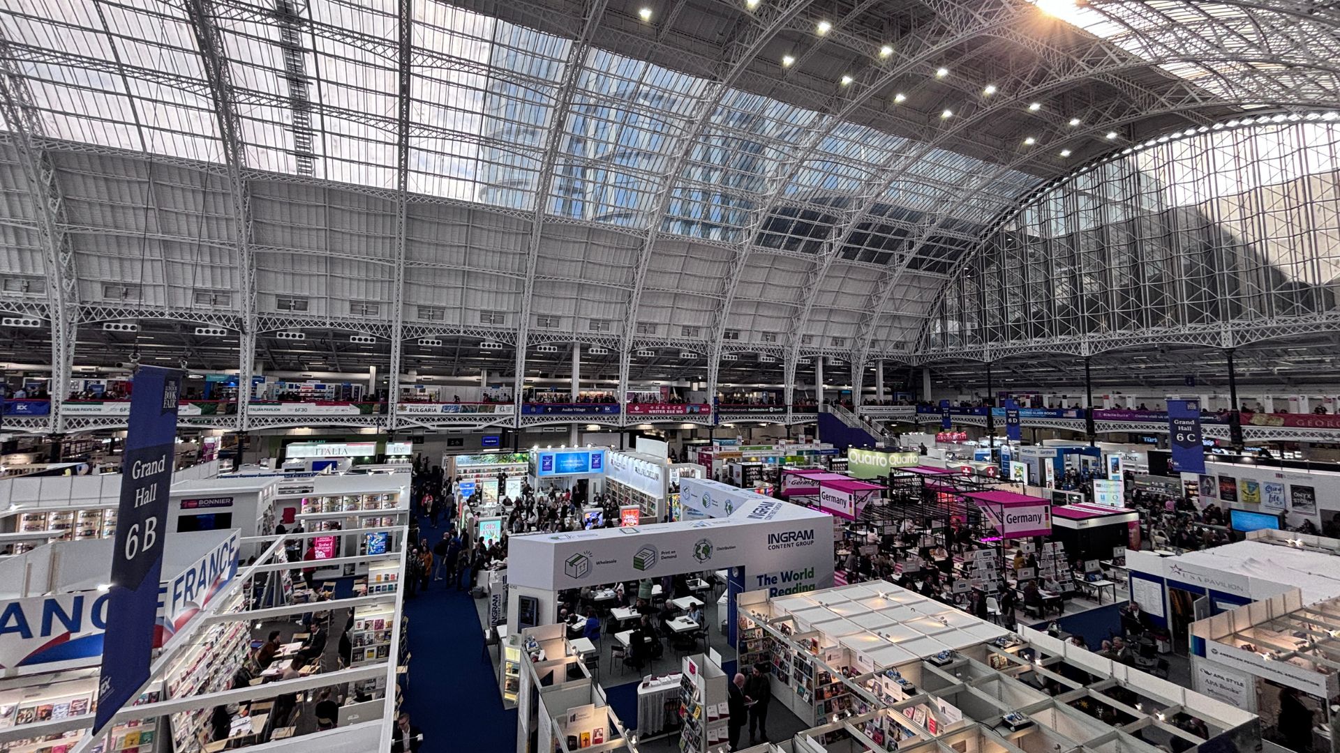 The London Book Fair at Olympia London is buzzing. /CGTN