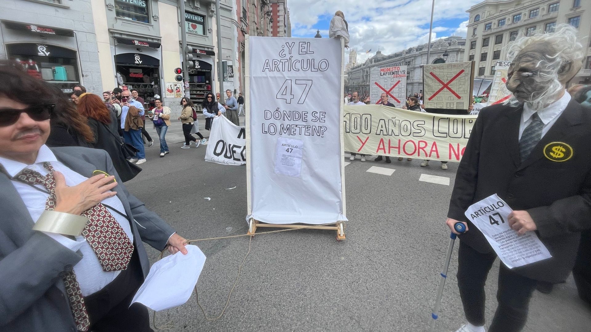 Protestors in Madrid want affordable housing and refer to article 47 of the Spanish constitution which enshrines the right to a home for all Spaniards. /CGTN Europe