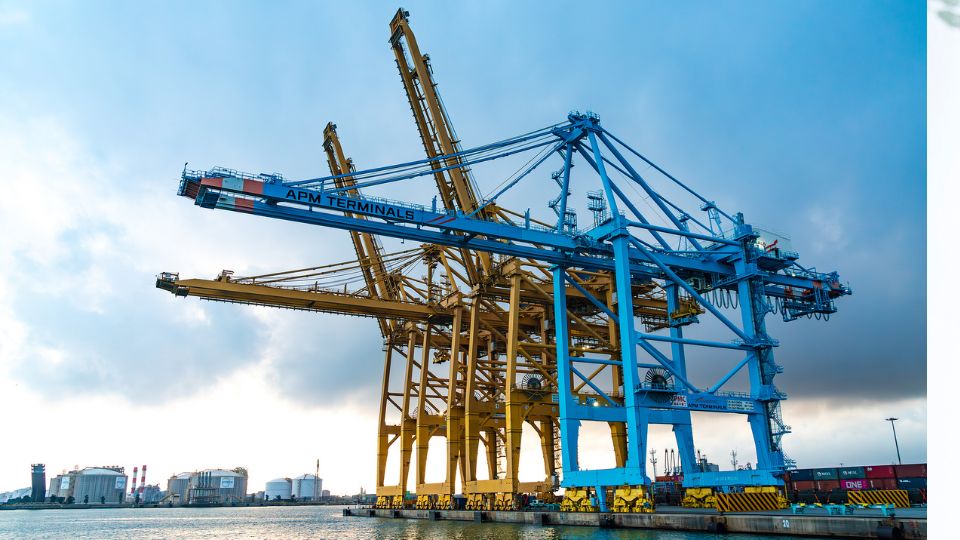 Crane equipment of Shanghai Zhenhua Heavy Industries at the port of Barcelona, one of Europe's biggest. /CFP/Archive