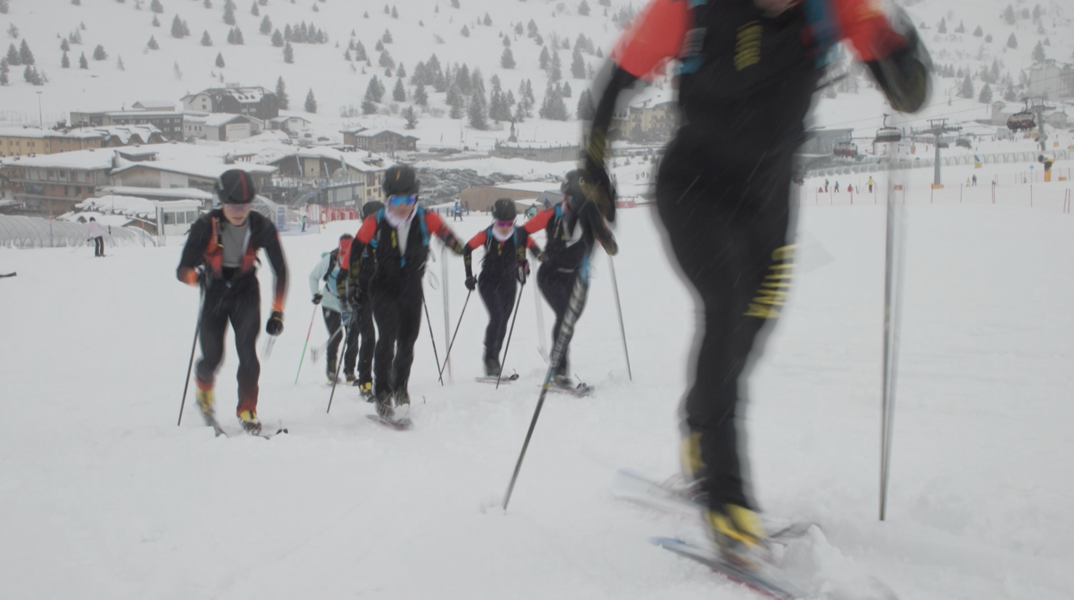 Participants must climb mountains on foot wearing specialist ski equipment. /CGTN