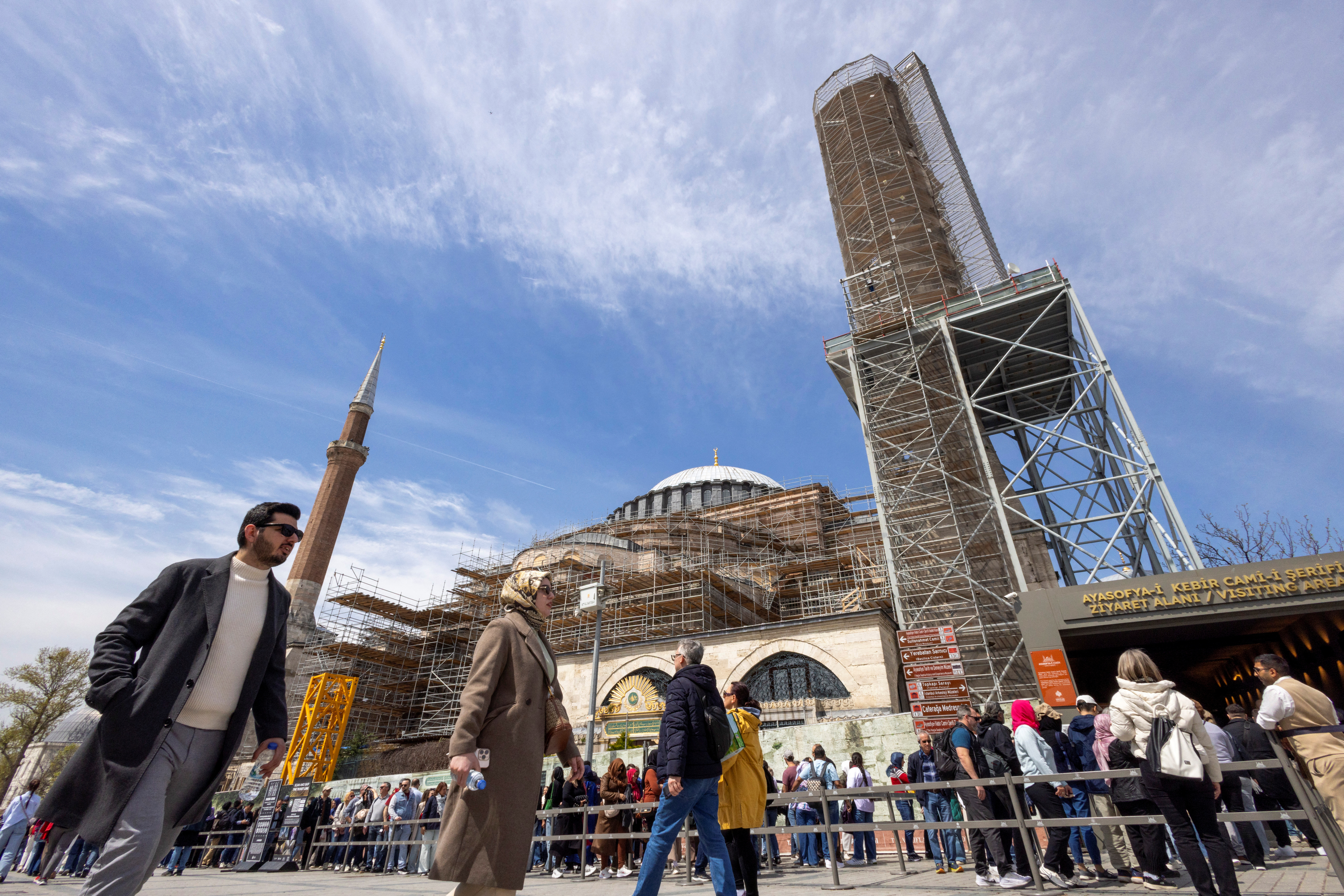 Tourists and worshippers stand in a queue outside the Hagia Sophia Grand Mosque, while Turkey begins restoration work on dome Istanbul, Turkey, April 14, 2025. REUTERS/Umit Bekta
