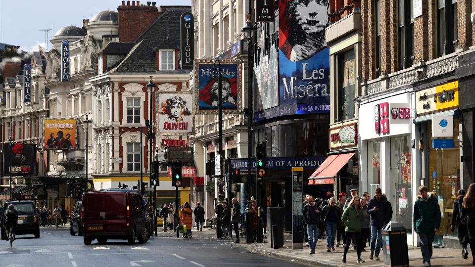 London theater boom boosting UK economy – and blasting past Broadway