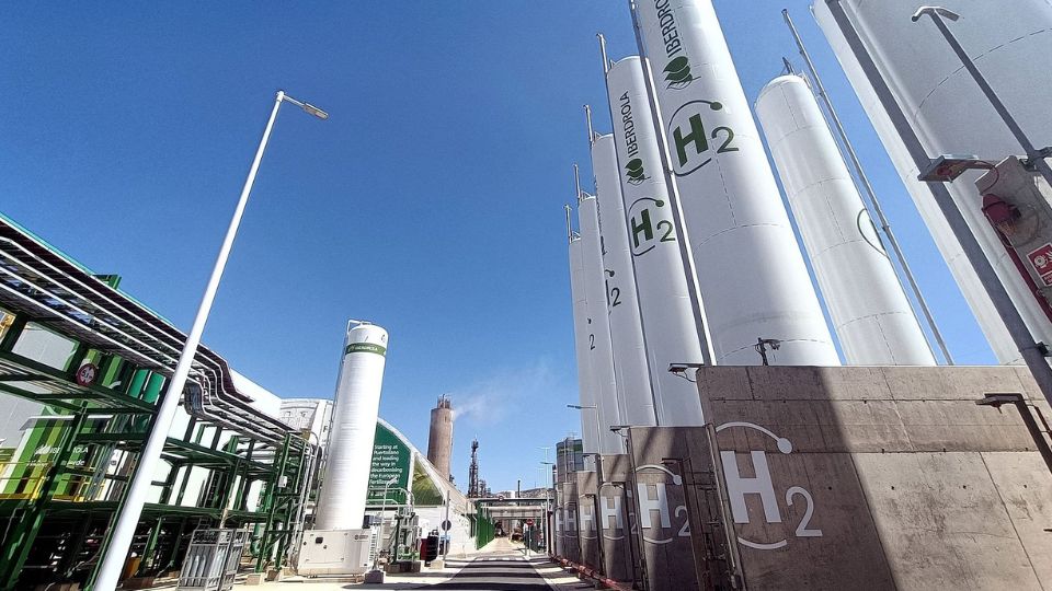 Green Hydrogen Plant built by Spanish company Iberdrola in Puertollano, Spain. /Valentin Bontemps/CFP