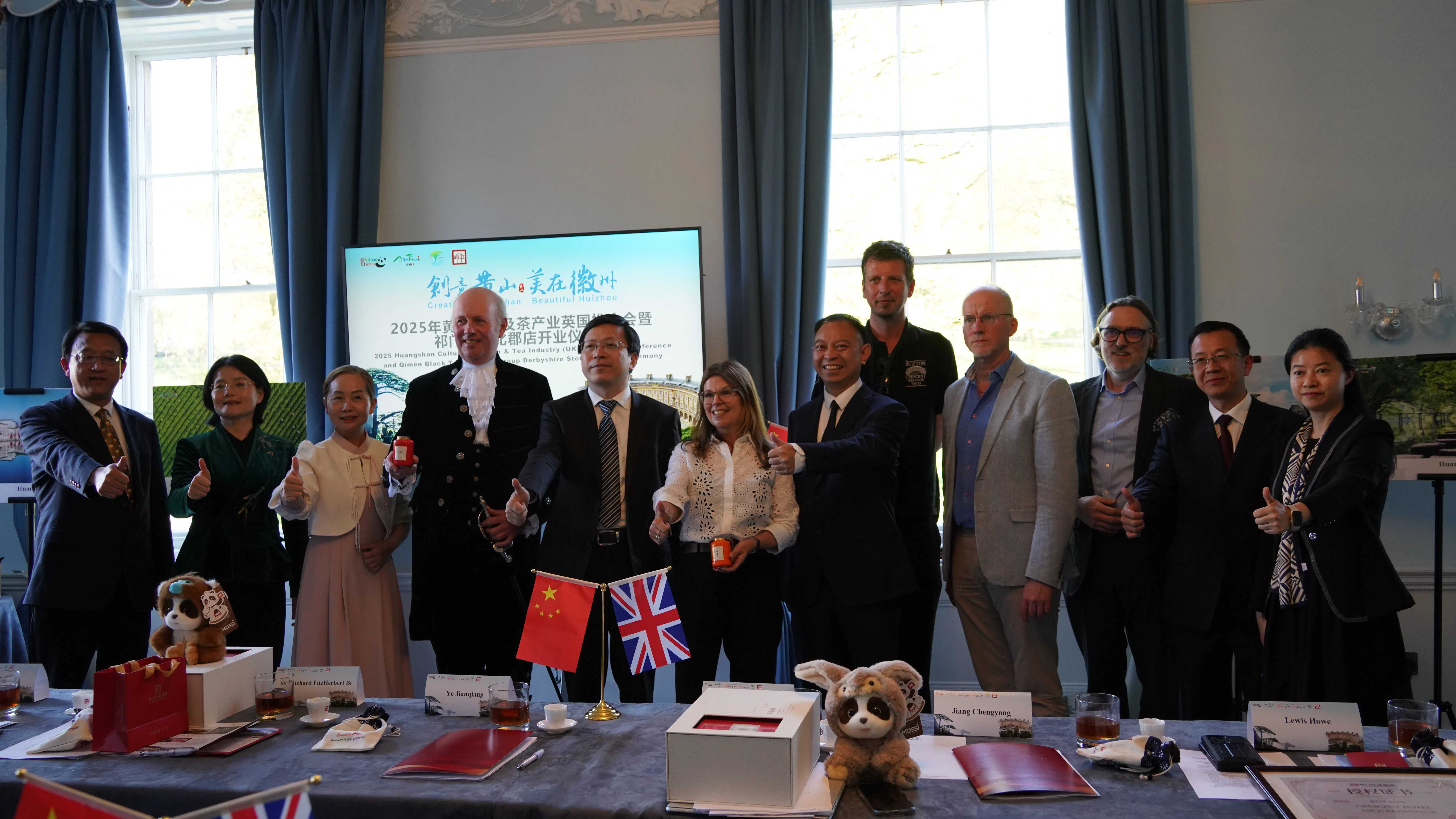 A group photo after the event. /CGTN Europe