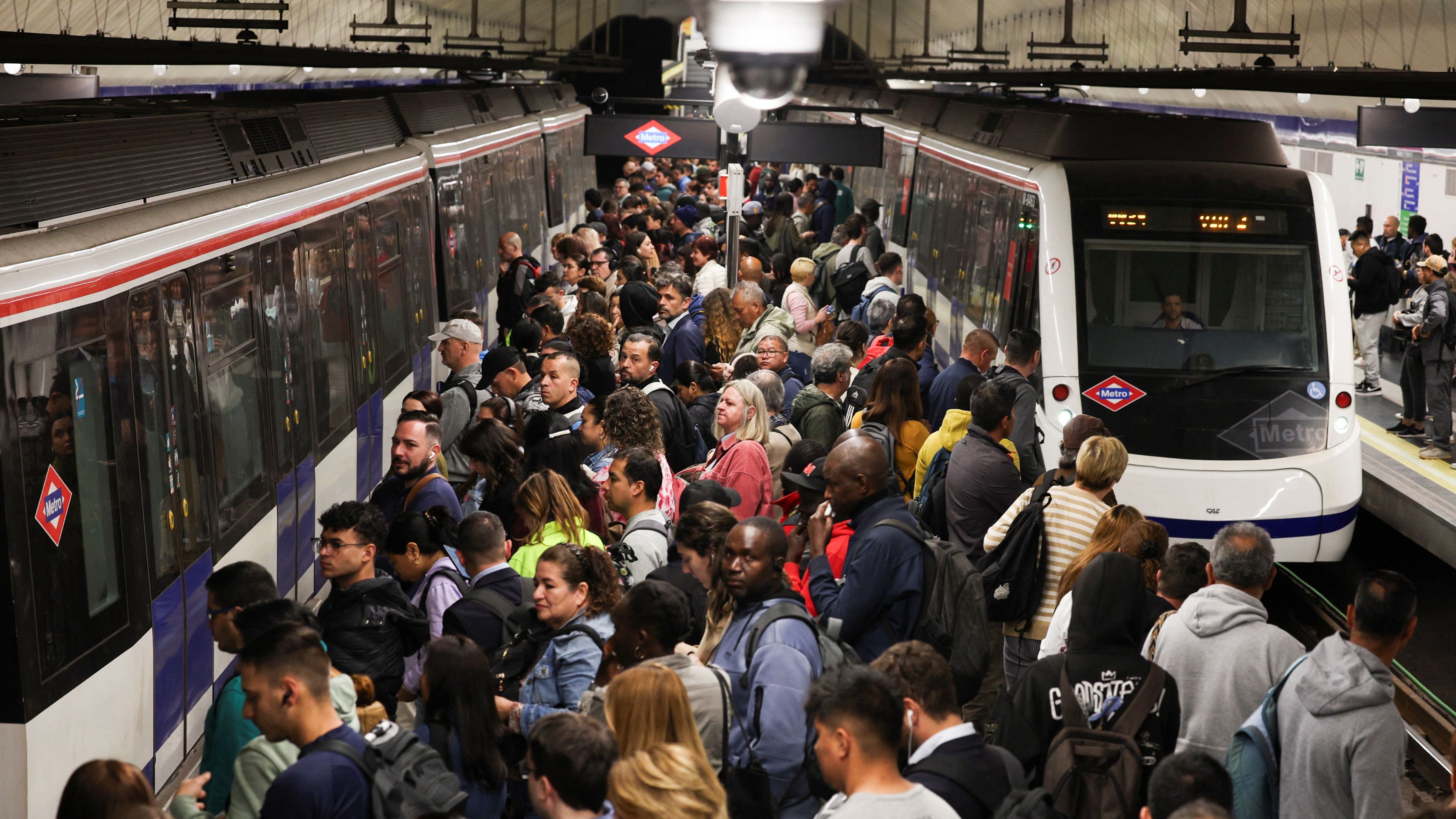 Metro operations slowly resumed in Madrid on Tuesday. /Violeta Santos Moura/Reuters
