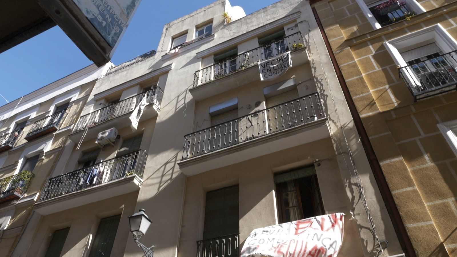 The front of Jaime Oteyza's family home at Tribulete Street No.7 /CGTN