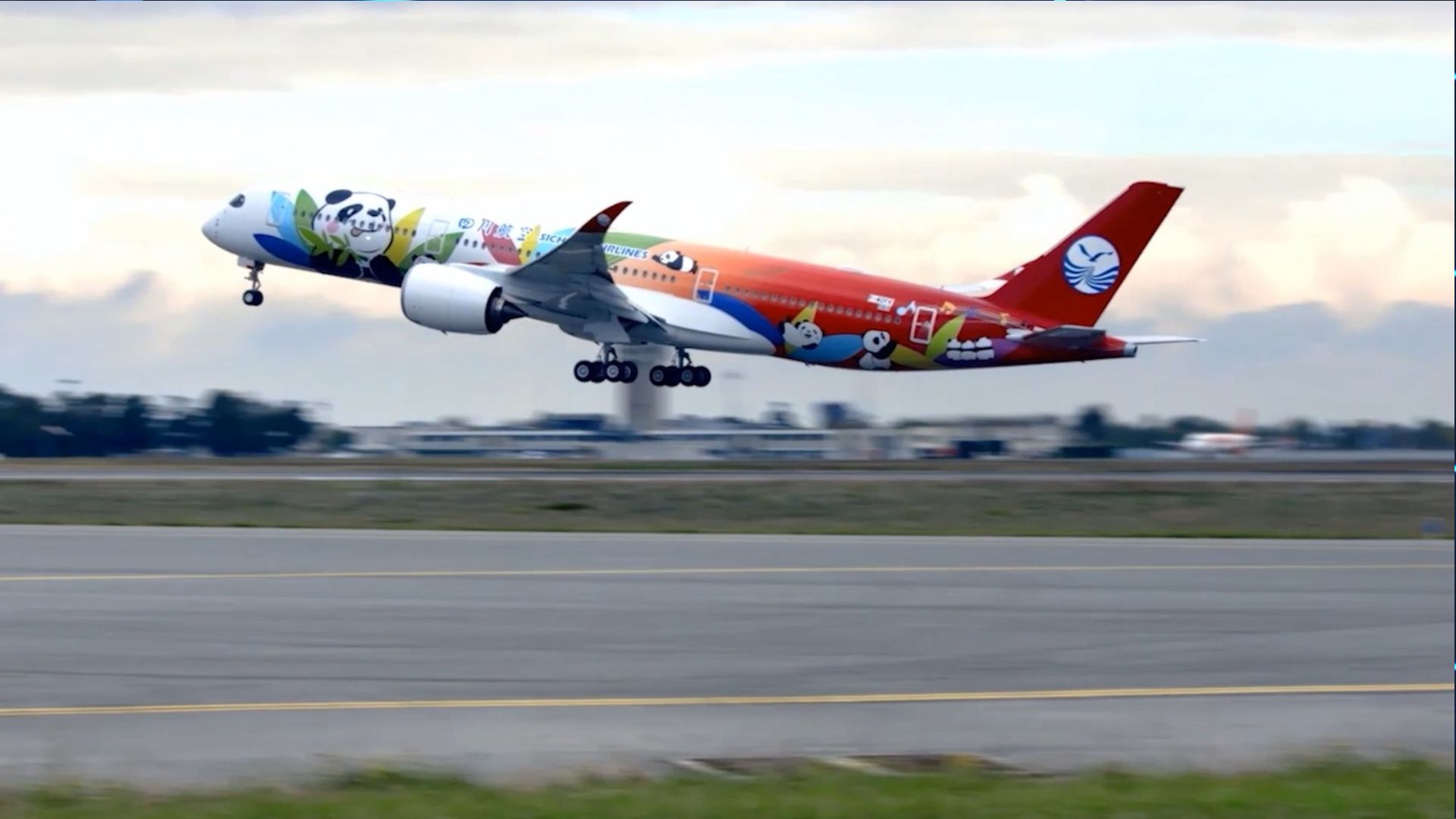 Sichuan Airlines flights take off four times a week flying direct from Chengdu city to Madrid. /CGTN