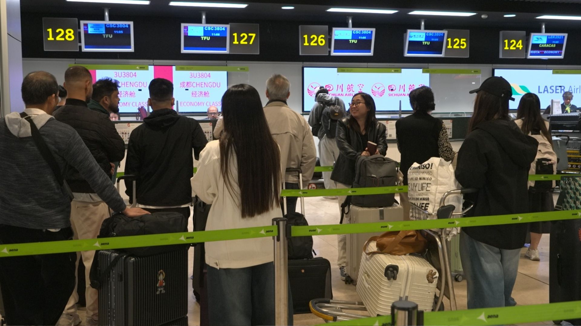 Passengers queue at the check-in desk for the first ever Sichuan Airlines direct flight from Madrid to Chengdu Tianfu. /CGTN