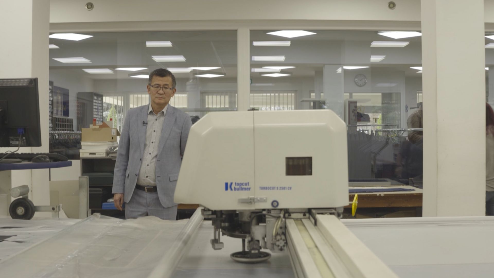 Bátor Ulziibadrakh, owner of Titem Suits, at work. /CGTN