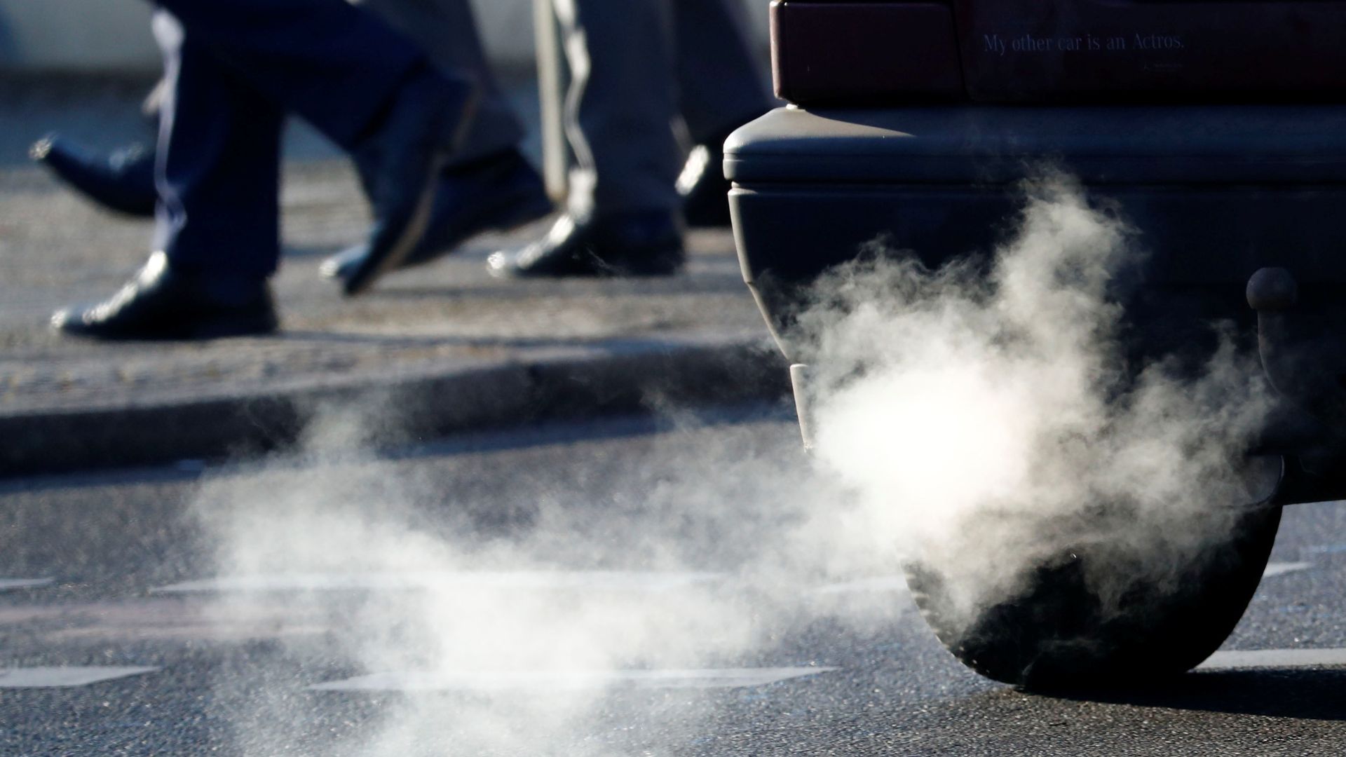 EU parliament backs emissions reprieve for carmakers