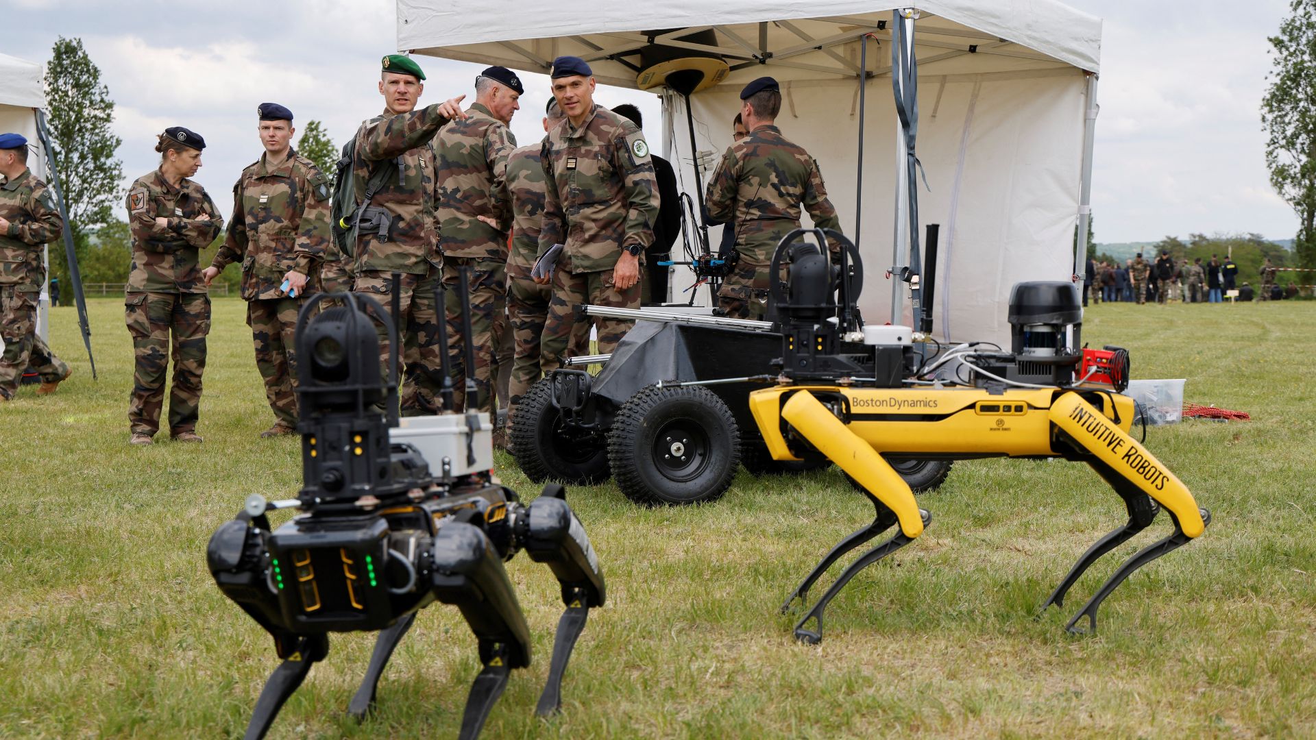 French army officers look at experimental robots displayed during the CoHoMa Challenge event on May 6. /Ludovic Marin/AFP

