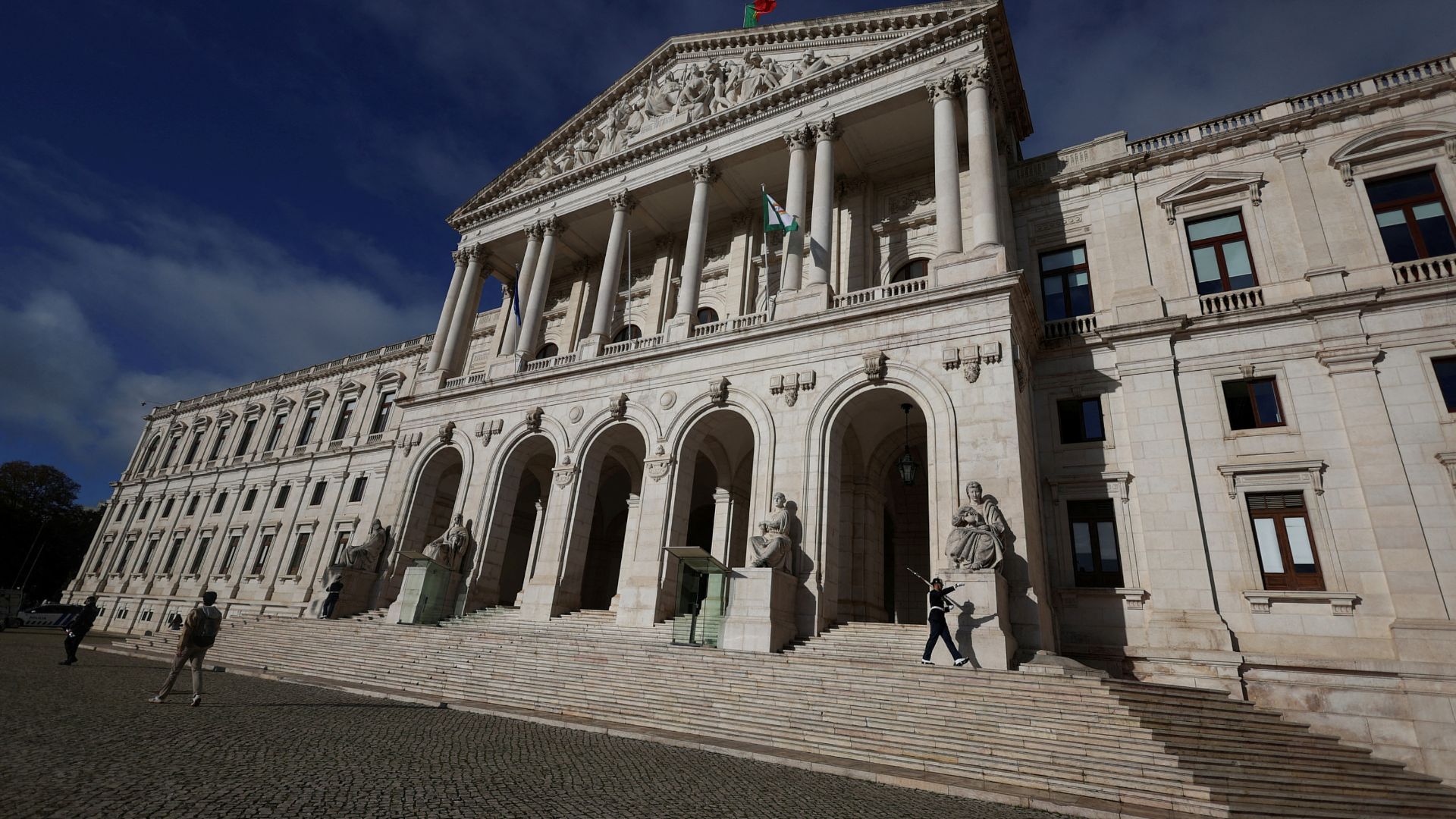 Why is Portugal holding snap elections?