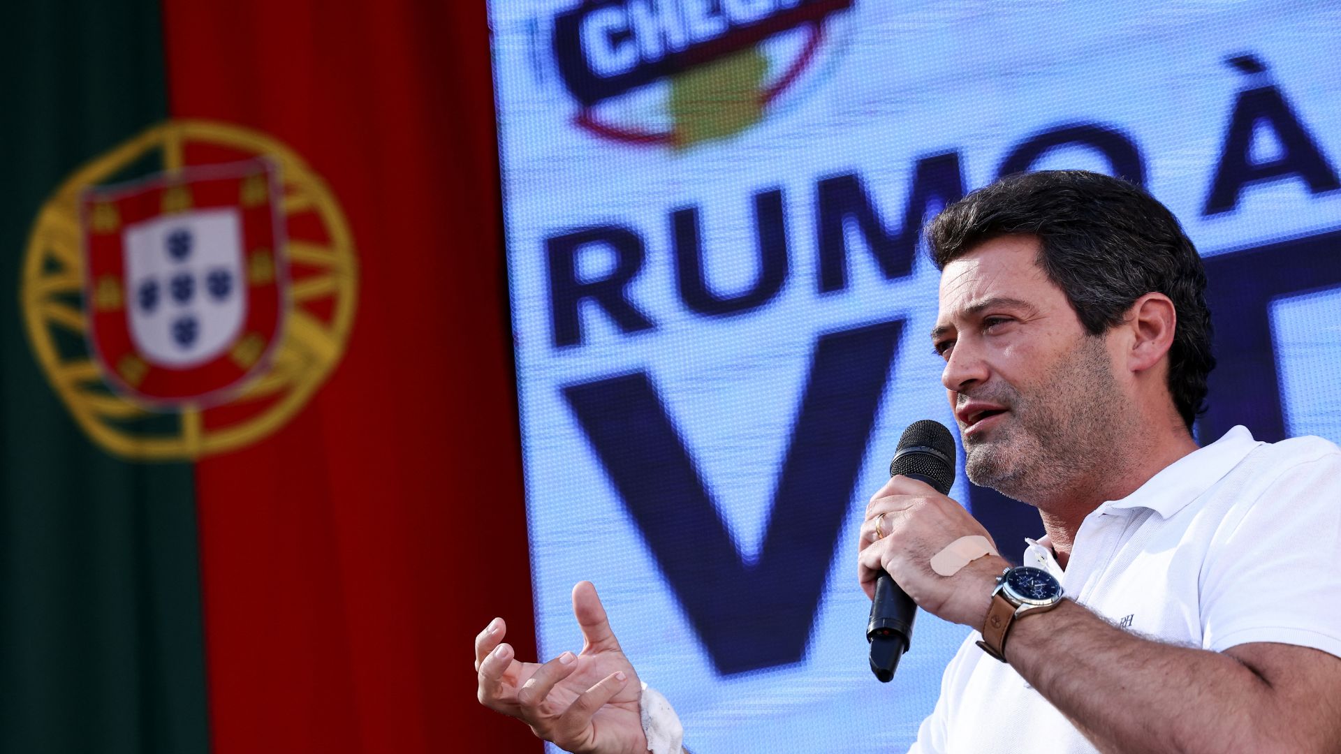 Andre Ventura, leader of Portugal's far-right political party Chega, speaks during a rally. /REUTERS/Rodrigo Antunes 