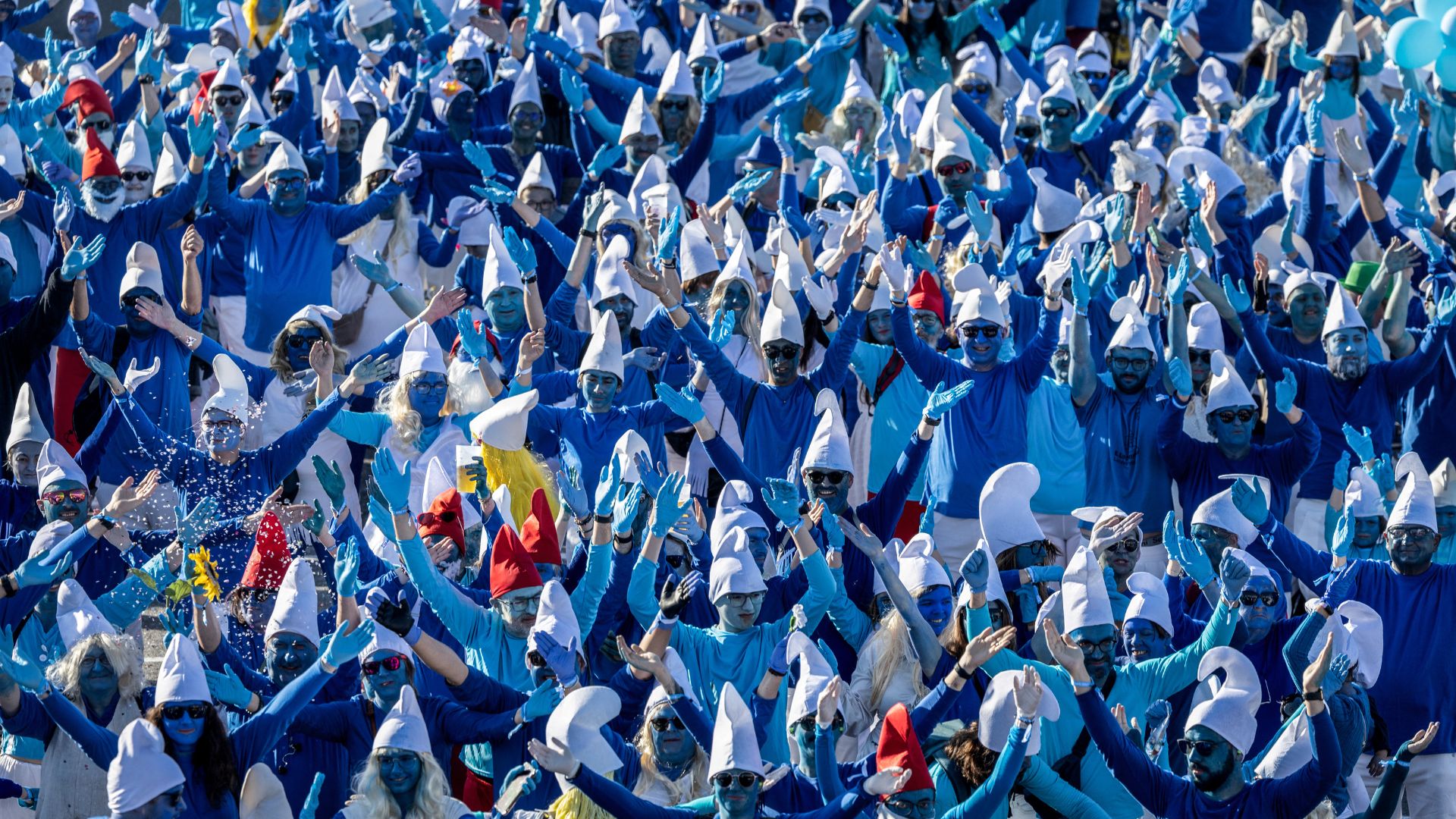 French town breaks world record for largest costumed Smurf convention