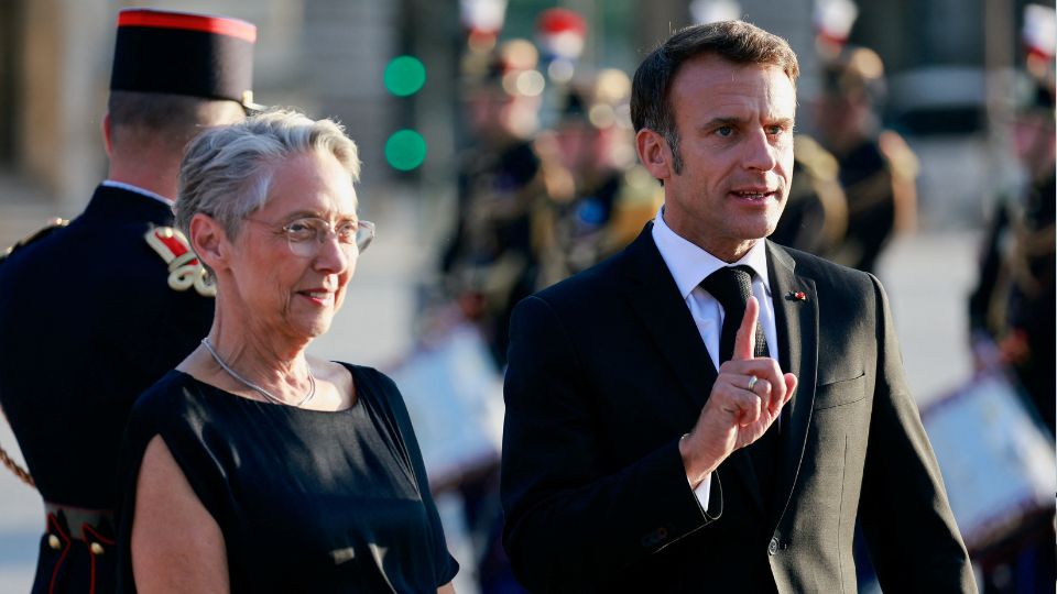 Then Prime Minister Elisabeth Borne did not appear to know of the microfiltration issue – but the commission says that President Emmanuel Macron did. /Pascal Rossignol/Reuters
