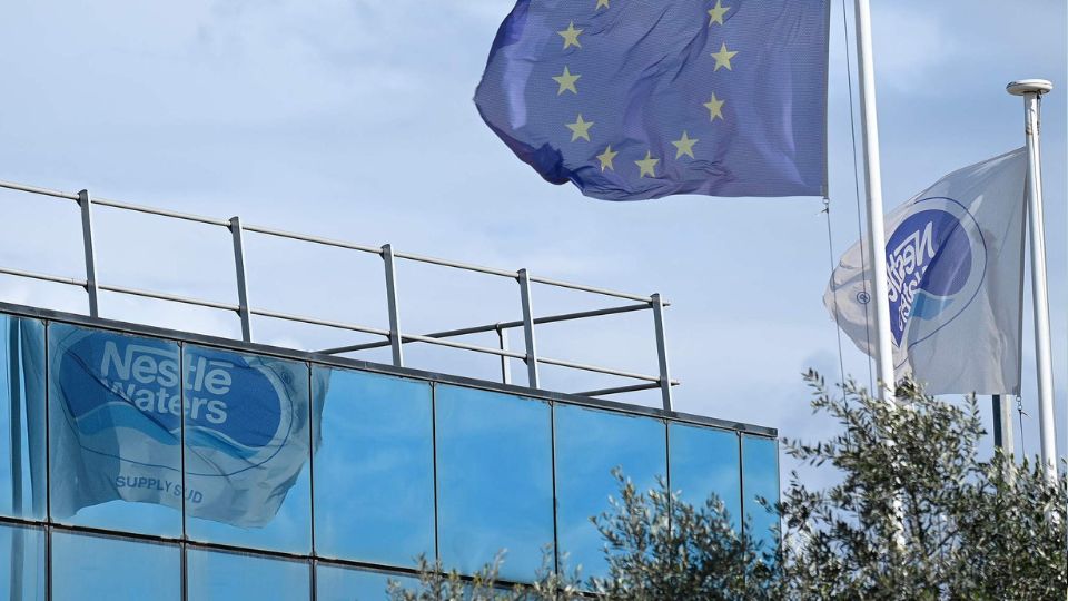 A flag of Nestle Waters and the European flag flying at the entrance of the Perrier factory in Vergeze, southern France. /Sylvain Thomas/AFP