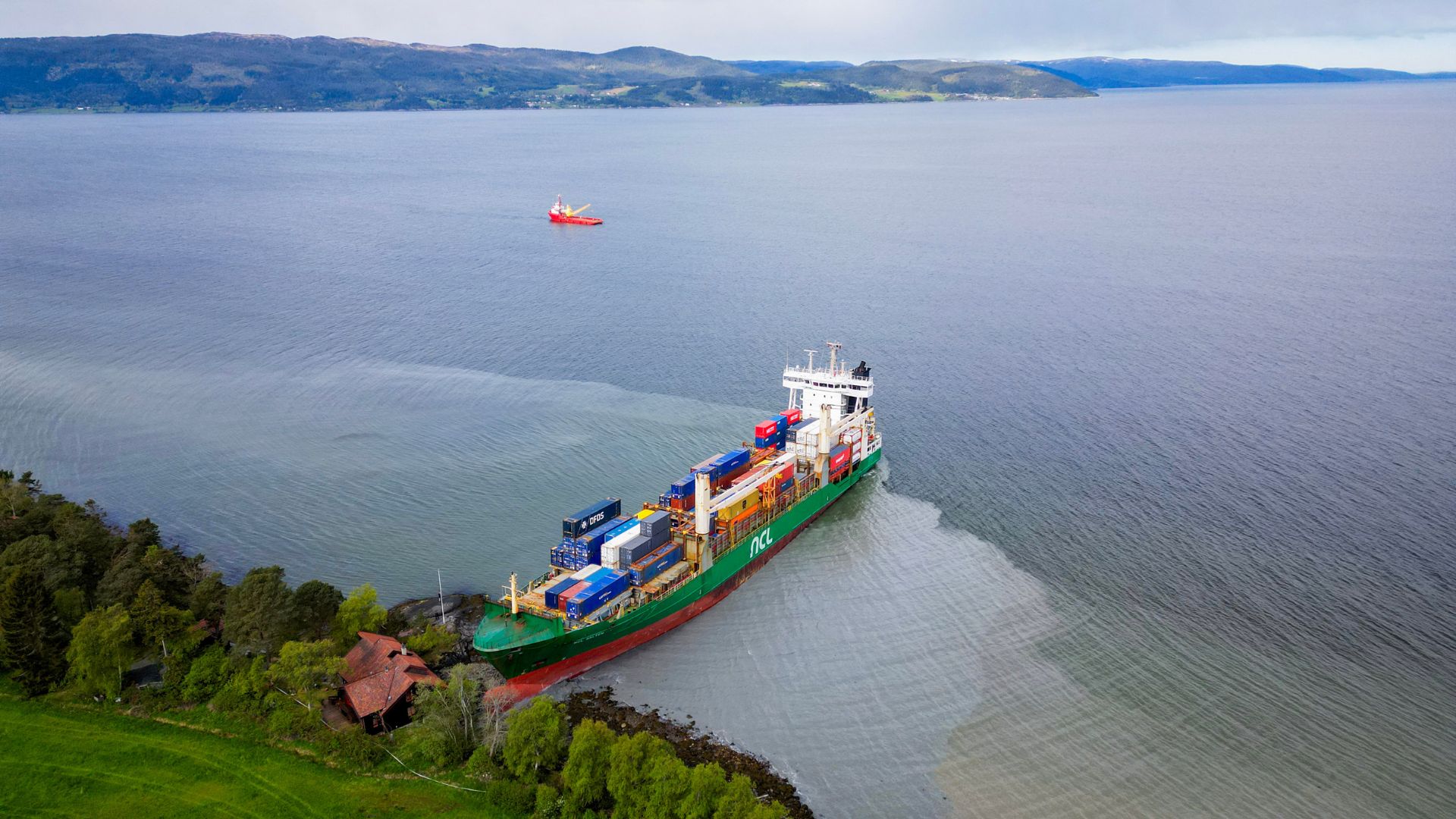 Norway householder snoozes – while a cargo ship runs aground outside