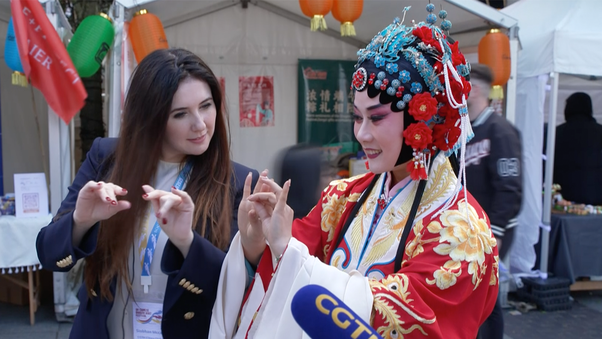CGTN correspondent Siobhan McCall learns Qinqiang Opera from master performer Cai Weili. /CGTN Europe