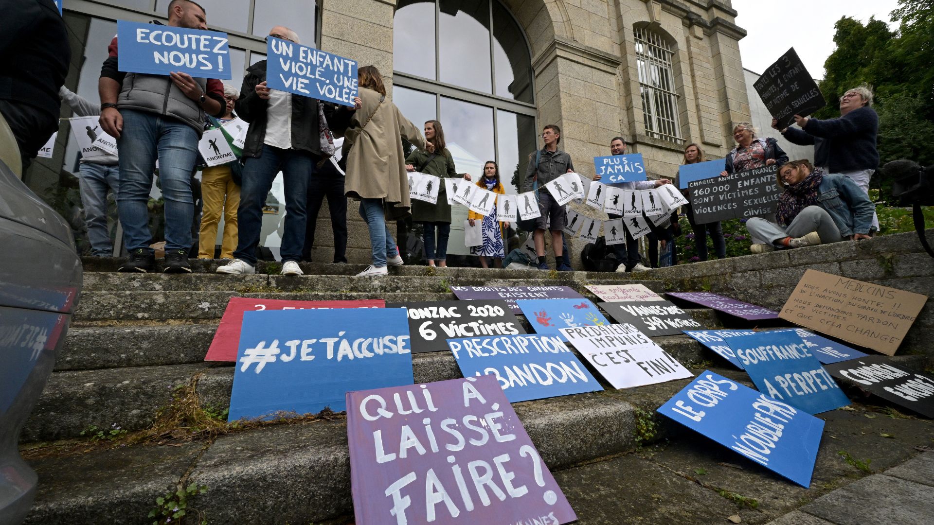 Protestors outside the courthouse on Wednesday. /Damien Meyer/AFP
