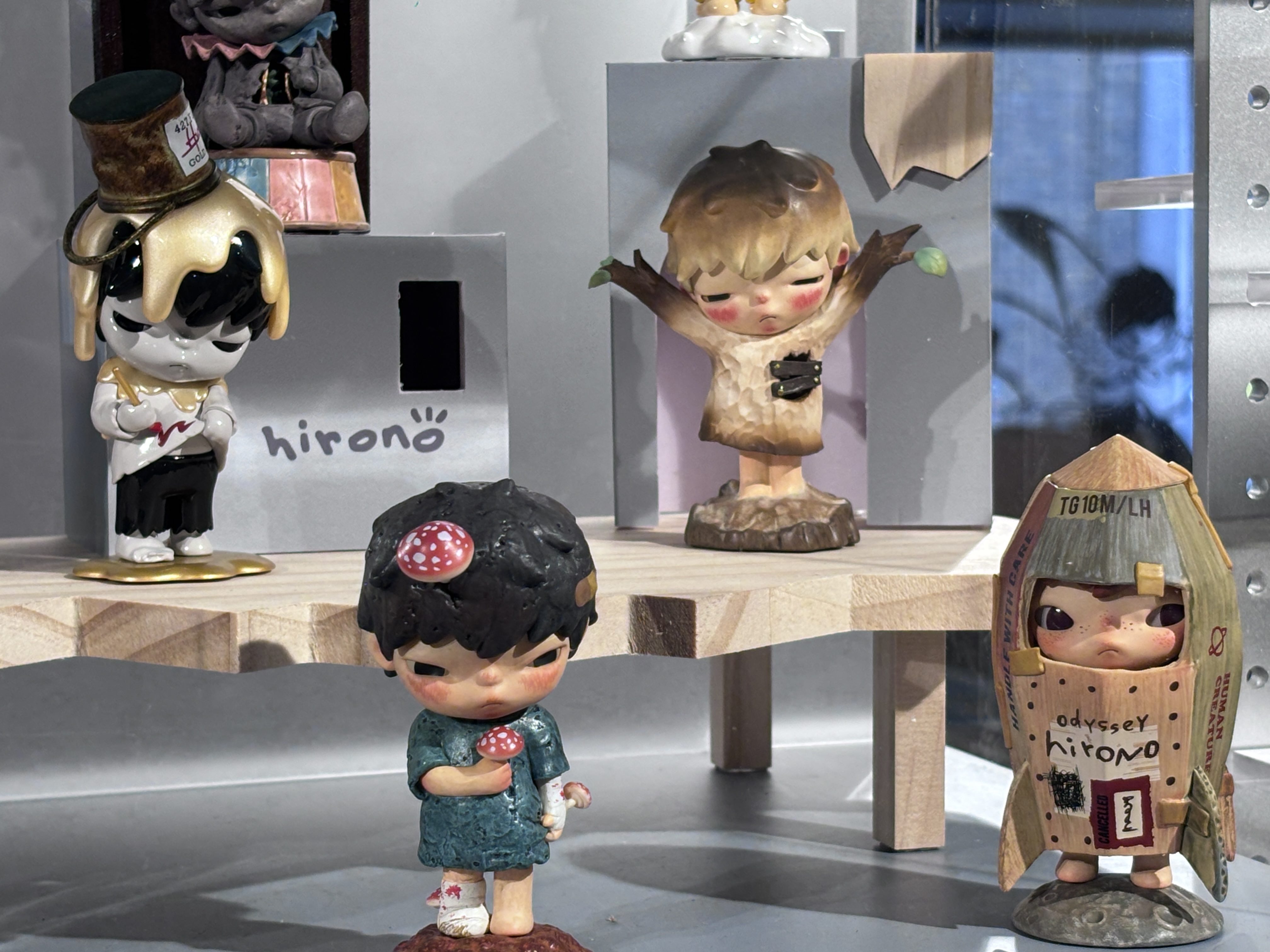 Hirono figures drew in customers from across England. /CGTN