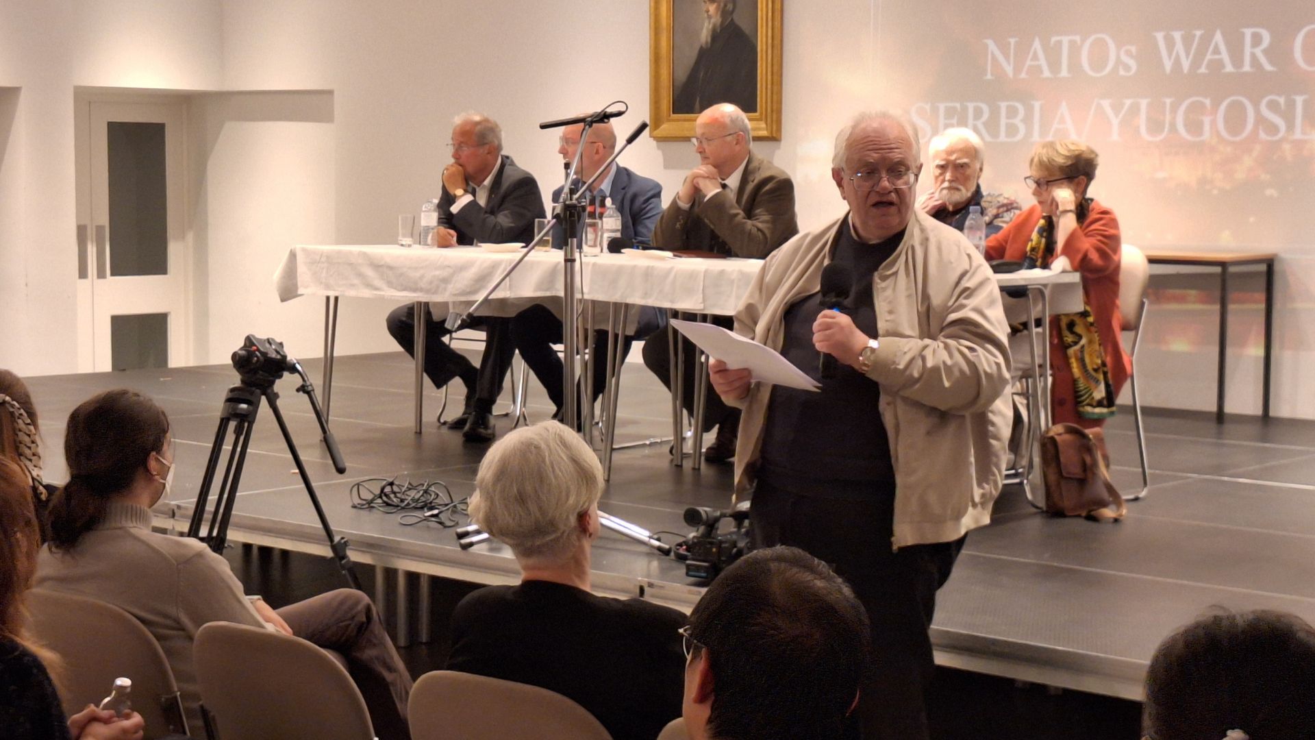 Keith Bennet, from the 'Socialist Friends of China', speaks at the event in London on May 24. /CGTN