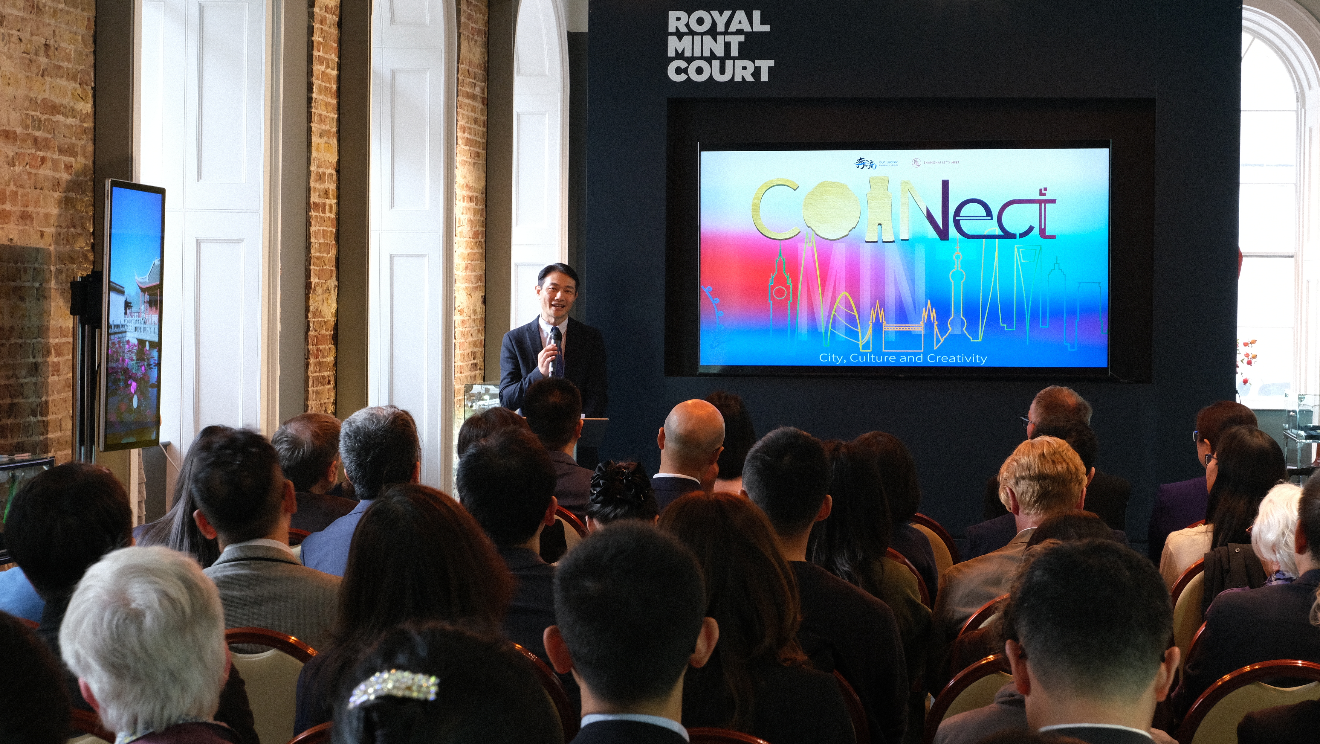 Bi Haibo, Minister Counsellor of the Chinese Embassy in the UK, addressed the event. /CGTN Photo