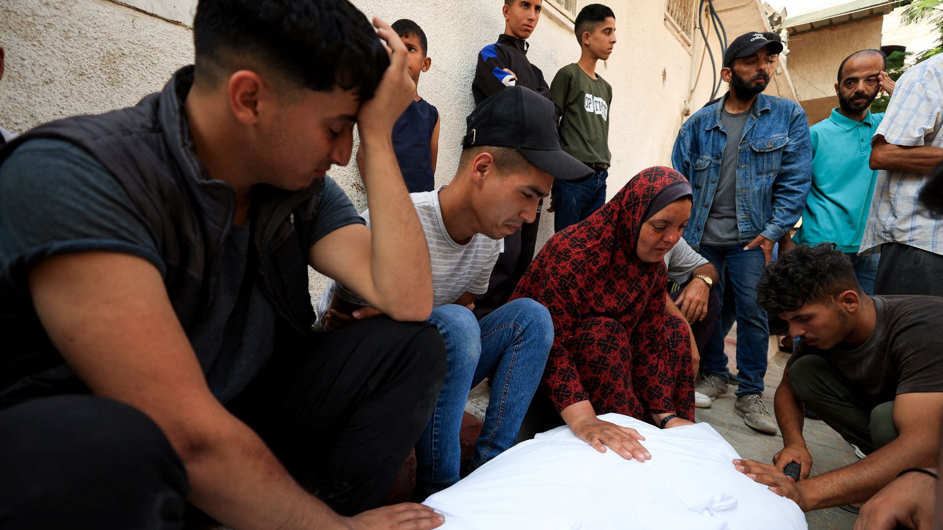 Israeli gunfire kills 17 near Gaza aid site, health officials say