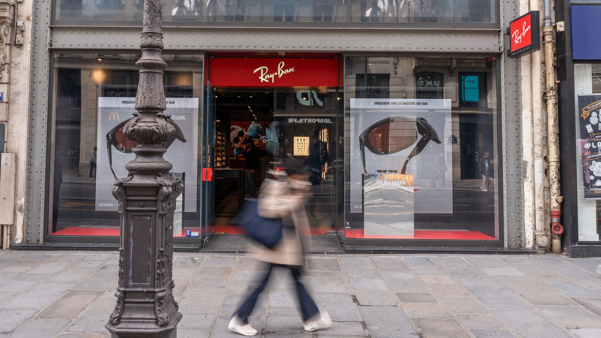 Shopping is a key part of the holiday plans of many Chinese visitors to Europe. /Nathan Laine/Bloomberg via Getty Images
