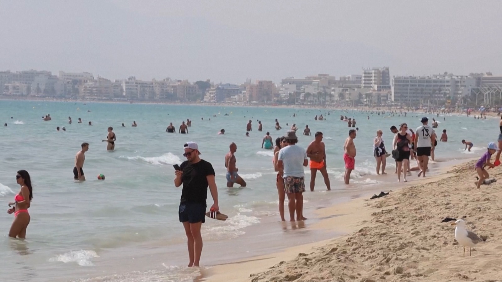 Spain expects 85 million visitors this year. /CGTN