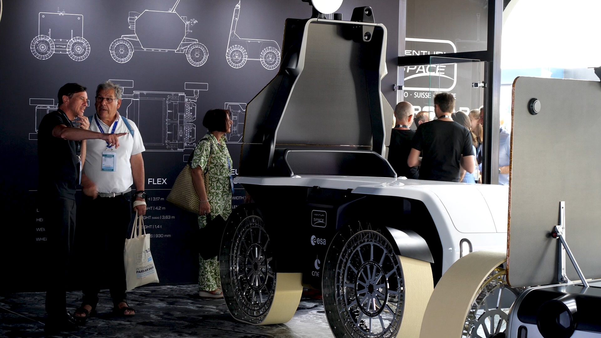 The lunar rover is on display at the air show. /CGTN
