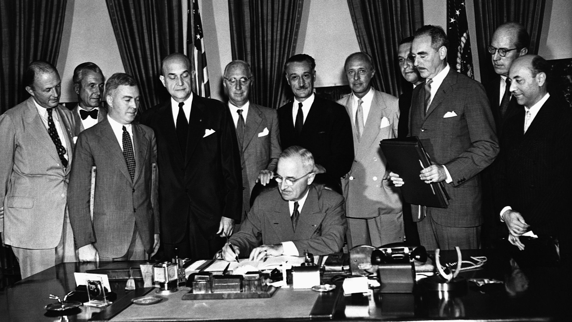 U.S. President Harry Truman (seated) signs the North Atlantic Pact creating the North Atlantic Treaty Organization in August 1949 /Corbis via Getty Images, CFP