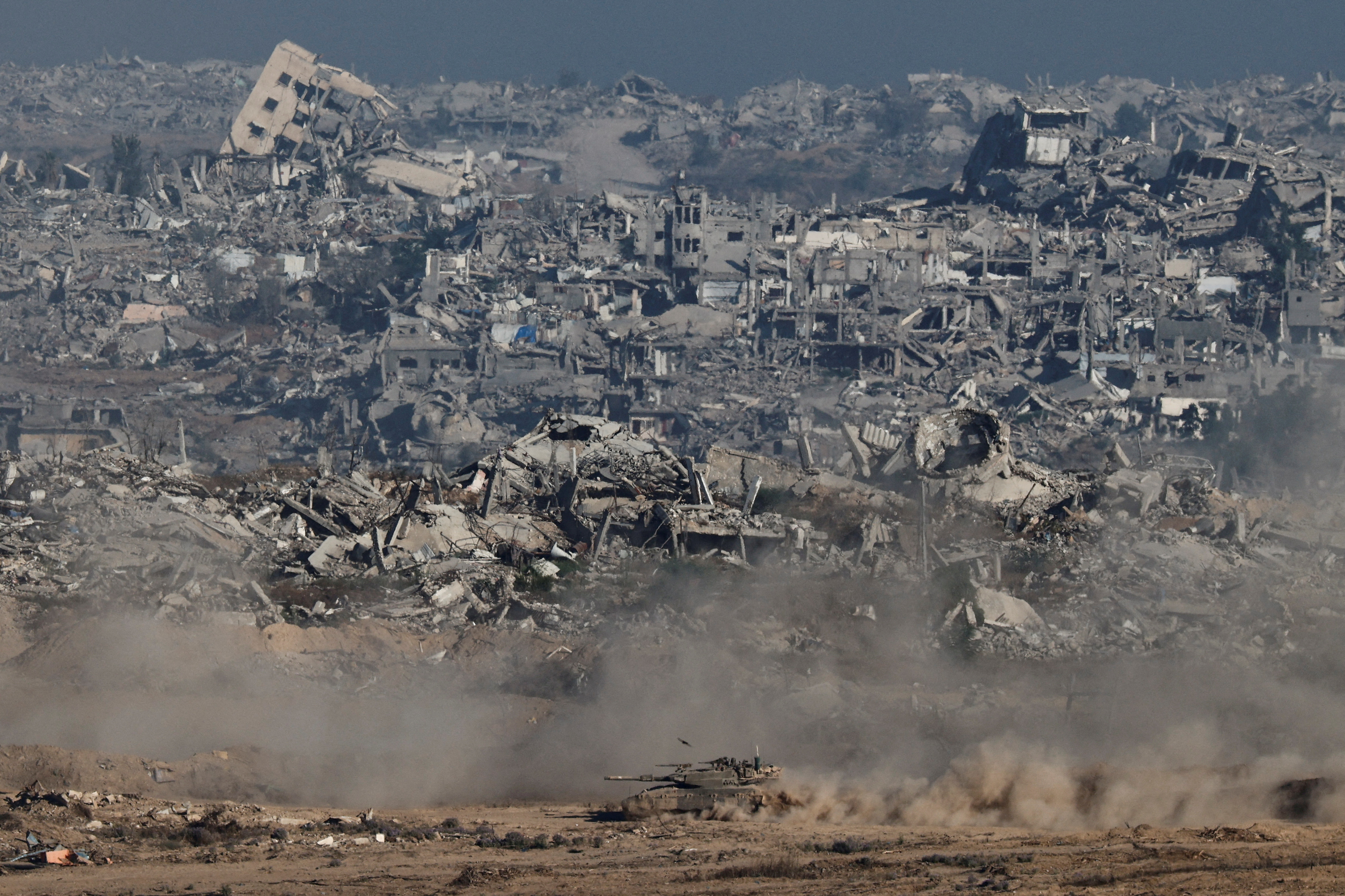 An Israeli tank maneuvers in Gaza, as seen from the Israeli side of the border, July 6, 2025. REUTERS/Amir Cohen