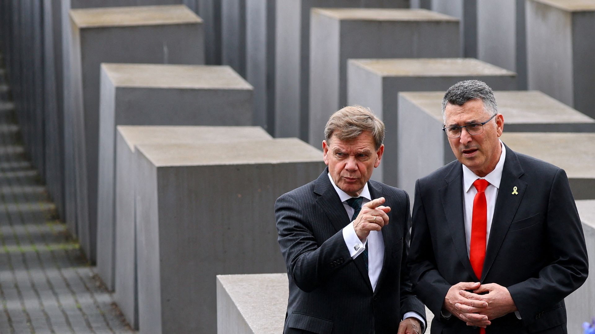 German Foreign Minister Johann Wadephul and Israeli Foreign Minister Gideon Saar visit the Holocaust Memorial to the Murdered Jews of Europe in Berlin on June 5. /Fabrizio Bensch/Reuters