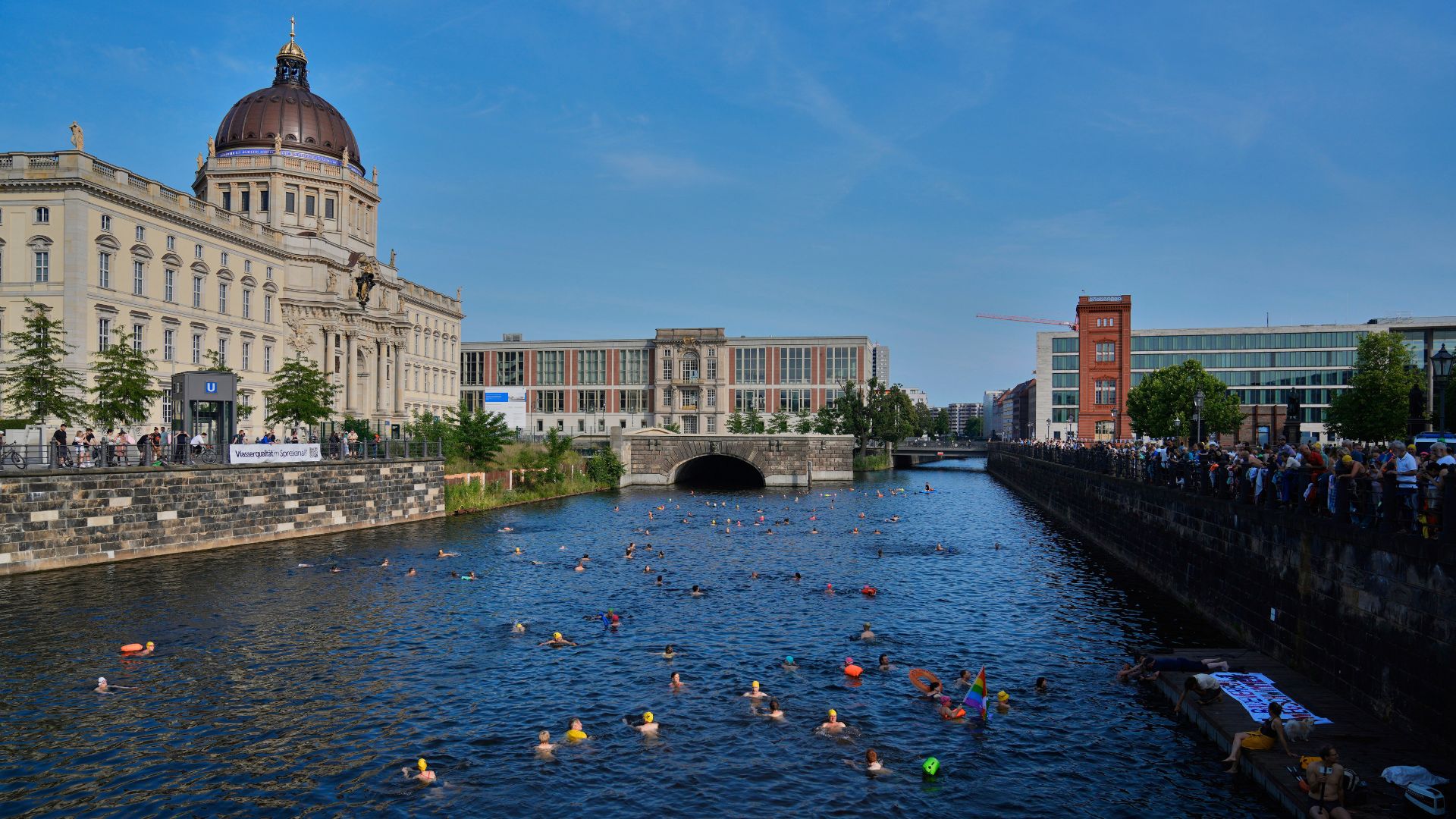 Protesters in Berlin's river Spree demand the lift of the German capital's 100-year-old swimming ban, June 17, 2025. /Markus Schreiber/AP Photo
