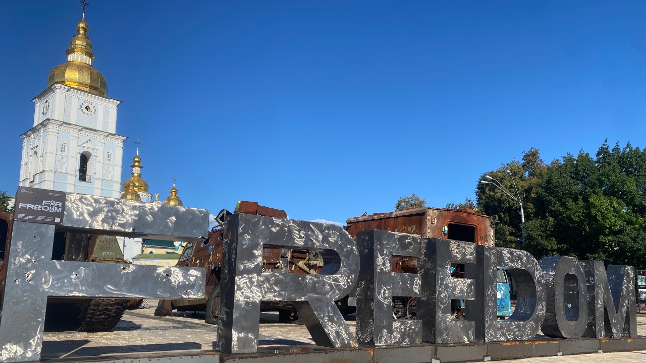 The conflict slowed down for a few hours - but shelling and bombing quickly returned as a daily occurrence in parts of Ukraine. /Iolo ap Dafydd/CGTN