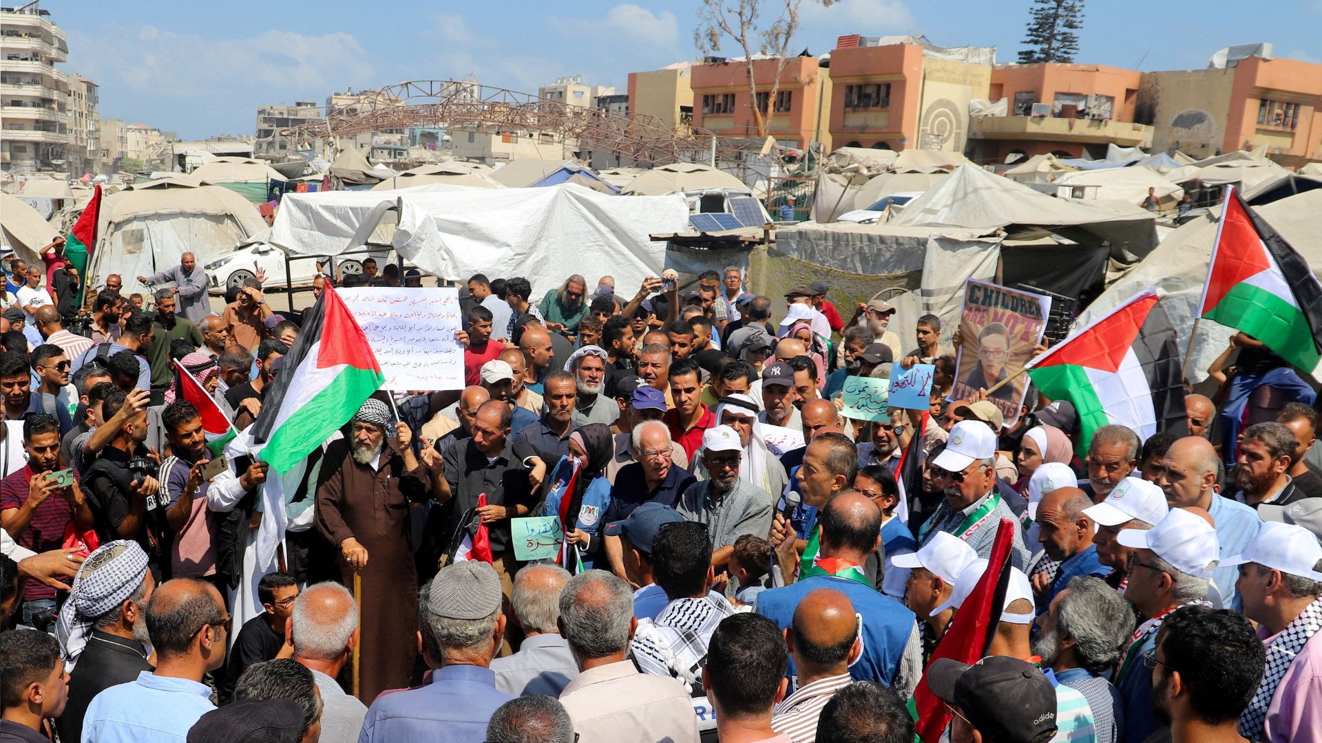 Palestinians protest demanding an end to the war in Gaza and rejecting mass displacement in Gaza City. /Ebrahim Hajjaj/Reuters 