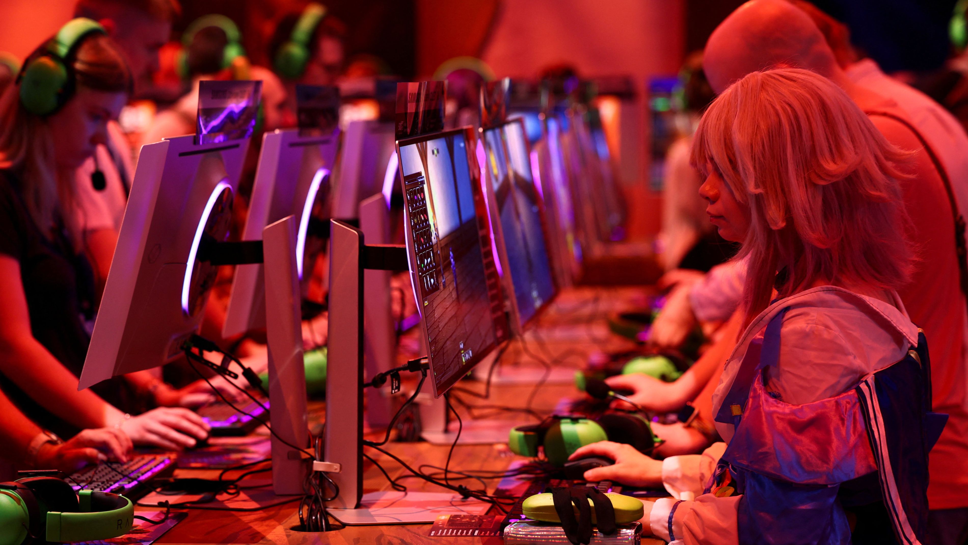 Full focus as gamers get stuck in at Gamescom in Cologne. /Leon Kuegeler/Reuters