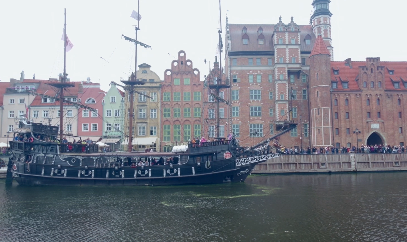 Falling gas emissions means Poland is aligning more closely with the EU's long-term climate goals. /CGTN