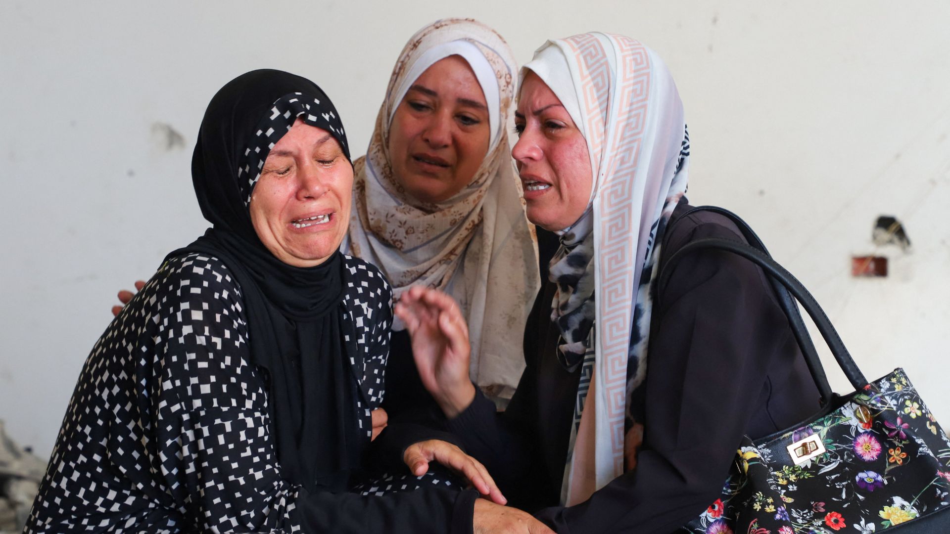 A grieving grandmother reacts after an Israeli air strike on a house killed one of her children and two grandchildren, in Gaza City on September 3. /Ebrahim Hajjaj/Reuters
