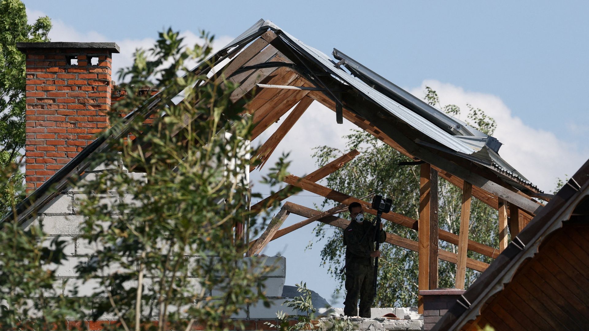 A member of the Polish Army inspects a damaged house in Wyryki, Lublin Voivodeship, Poland, after drones were shot down. /Kacper Pempel/Reuters