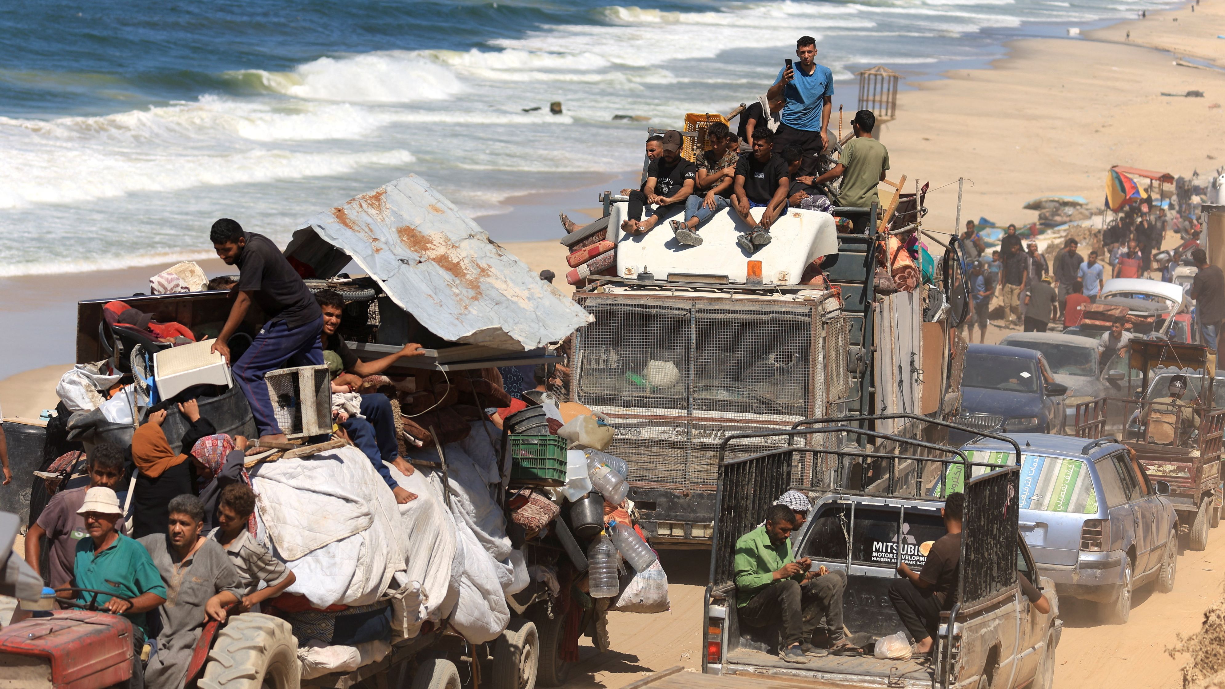 Displaced Palestinians have been fleeing northern Gaza as Israel's military operation continues. /Dawoud Abu Alkas/Reuters