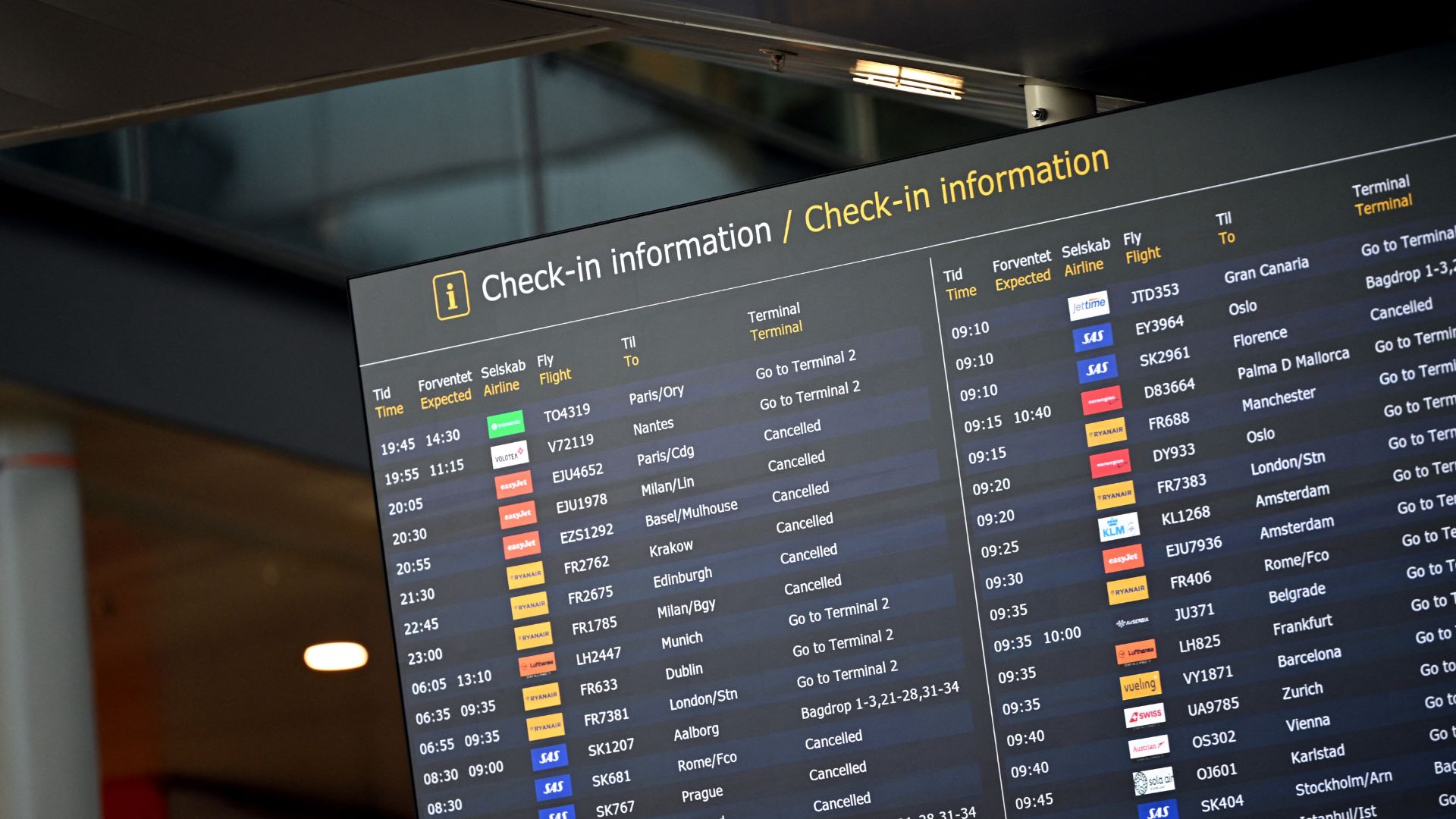 A board shows flight cancellations at Copenhagen Airport on September 23, hours after unidentified drones in Danish airspace caused chaos.
/Sergei Gapon/AFP
