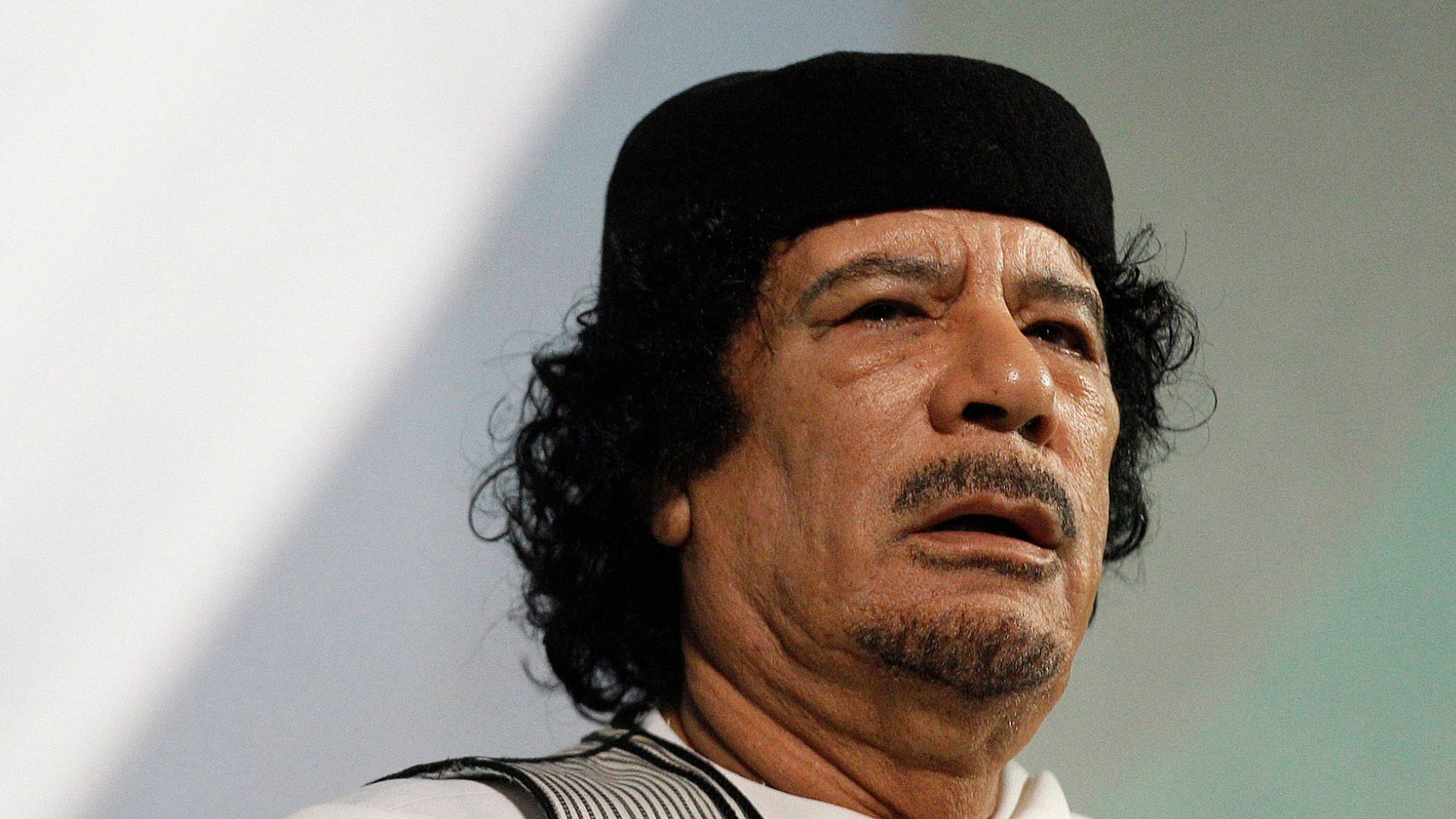 Libyan leader Muammar Gaddafi gives a speech in Rome in this August 30, 2010 file photo. /Max Rossi/Reuters archive