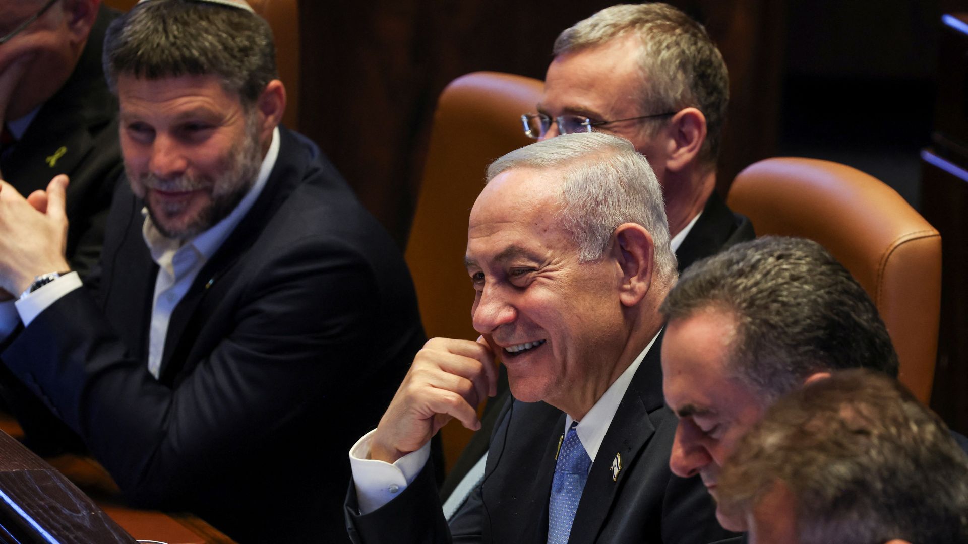 Israeli Finance Minister Bezalel Smotrich (L) with Netanyahu at the Knesset, Israel's Parliament. /Ronen Zvulun/Reuters