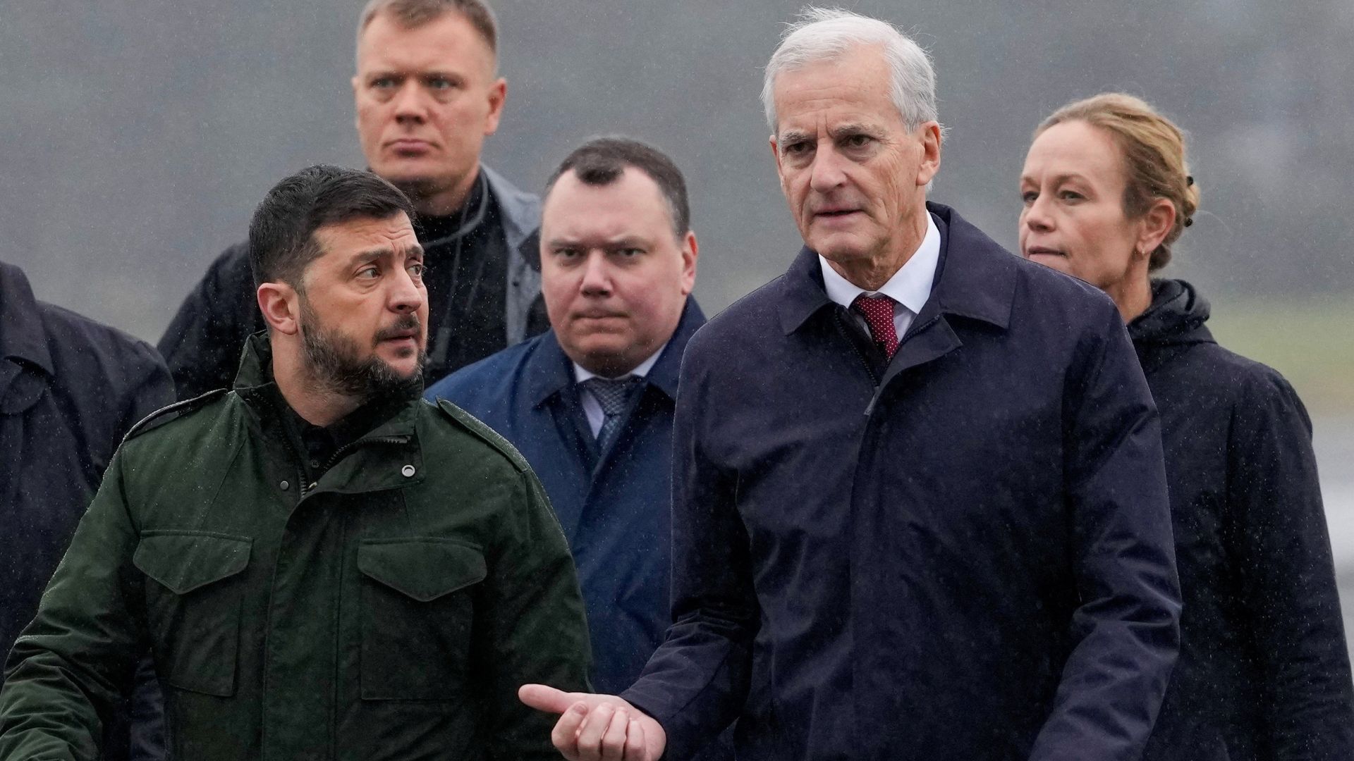 Ukraine's President Volodymyr Zelenskyy (L) meets Norway's Prime Minister Jonas Gahr Store (2R) in Gardermoen, Norway on Wednesday. /Javad Parsa/ NTB/Reuters