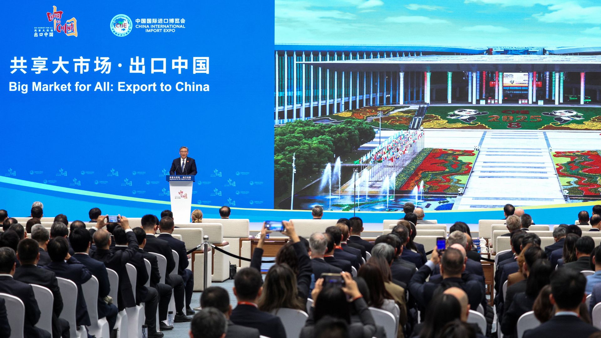 Chinese Commerce Minister Wang Wentao speaks during a Chinese Commerce Ministry event ahead of CIIE in Shanghai. /Xihao Jiang/Reuters

