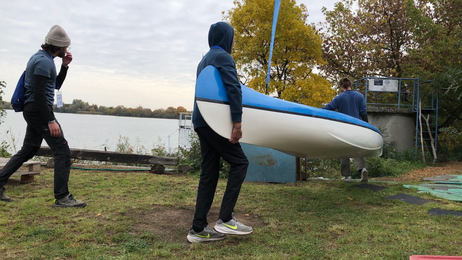 Some volunteers are recycling plastic into kayaks. /CGTN