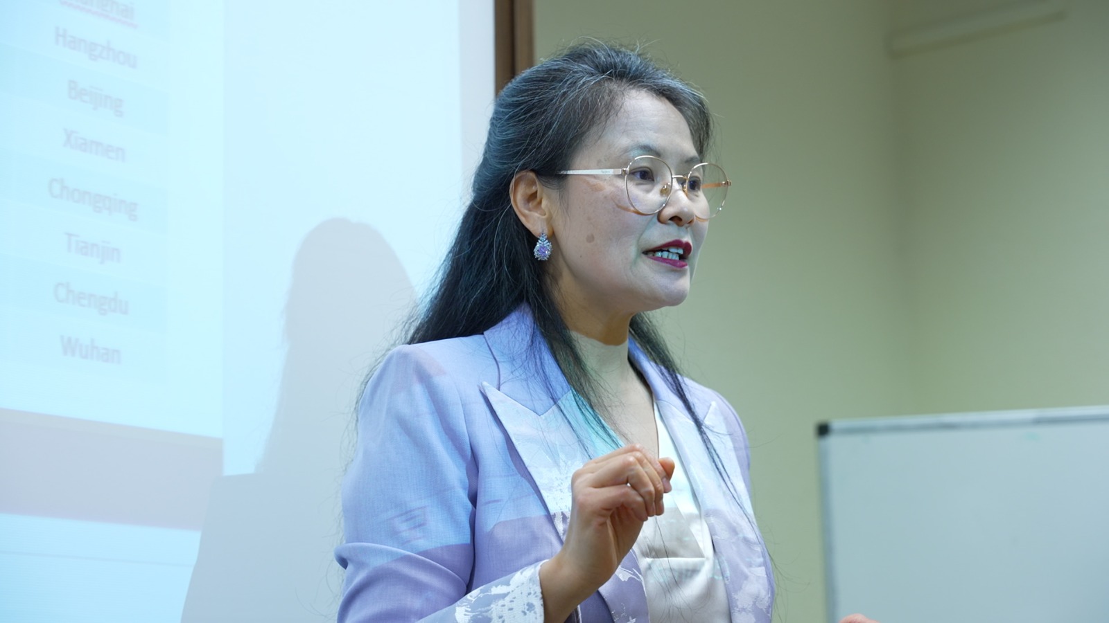 Professor Luo Huiling teaches Chinese at Madrid's prestigious Complutense University. /CGTN